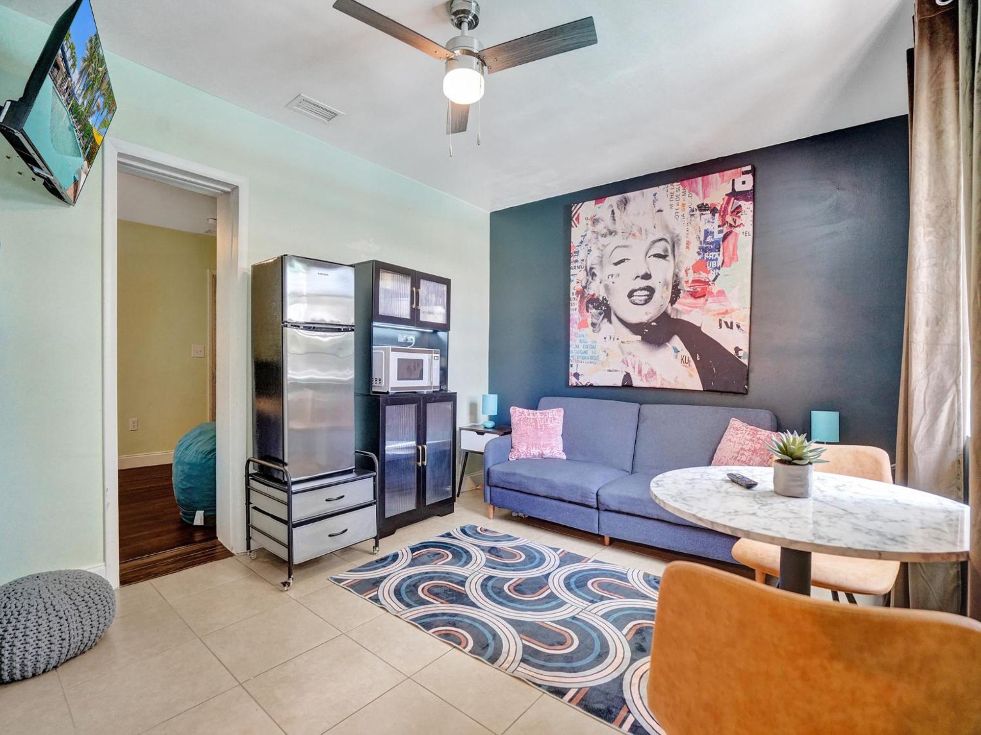 Guest house Gaypool Side Pleasure Clothing Optional Mens Only
