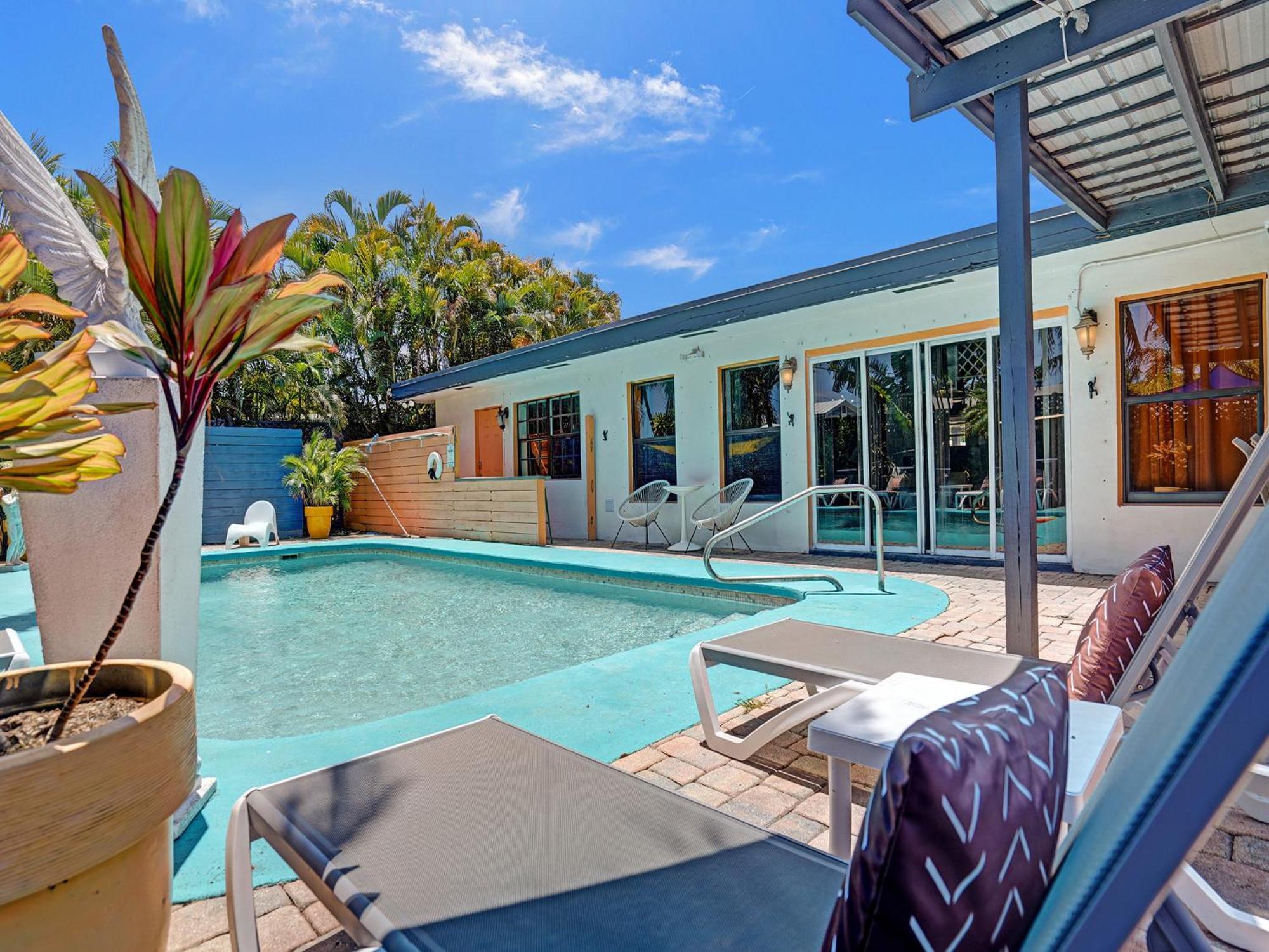 Gaypool Side Pleasure Clothing Optional Mens Only Guest house