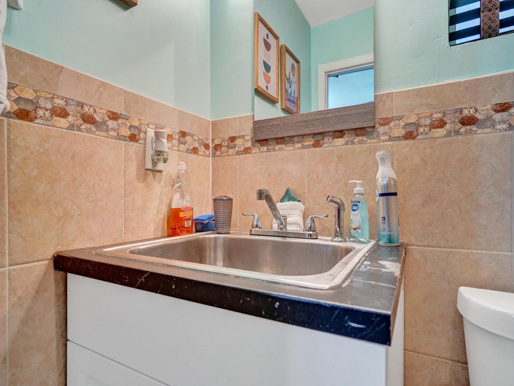 Gaypool Side Pleasure Clothing Optional Mens Only Guest house Fort Lauderdale