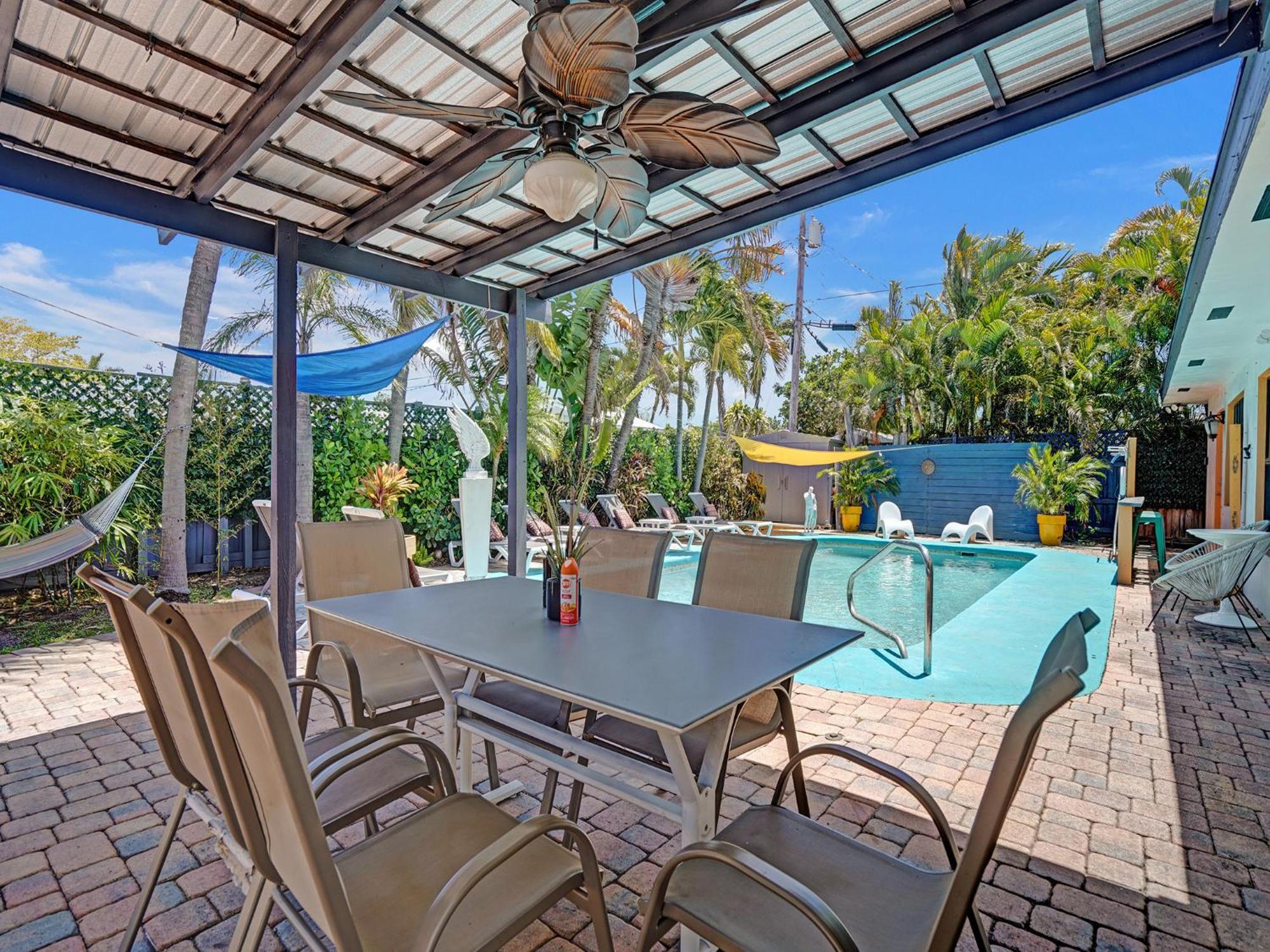 Gaypool Side Pleasure Clothing Optional Mens Only Guest house *