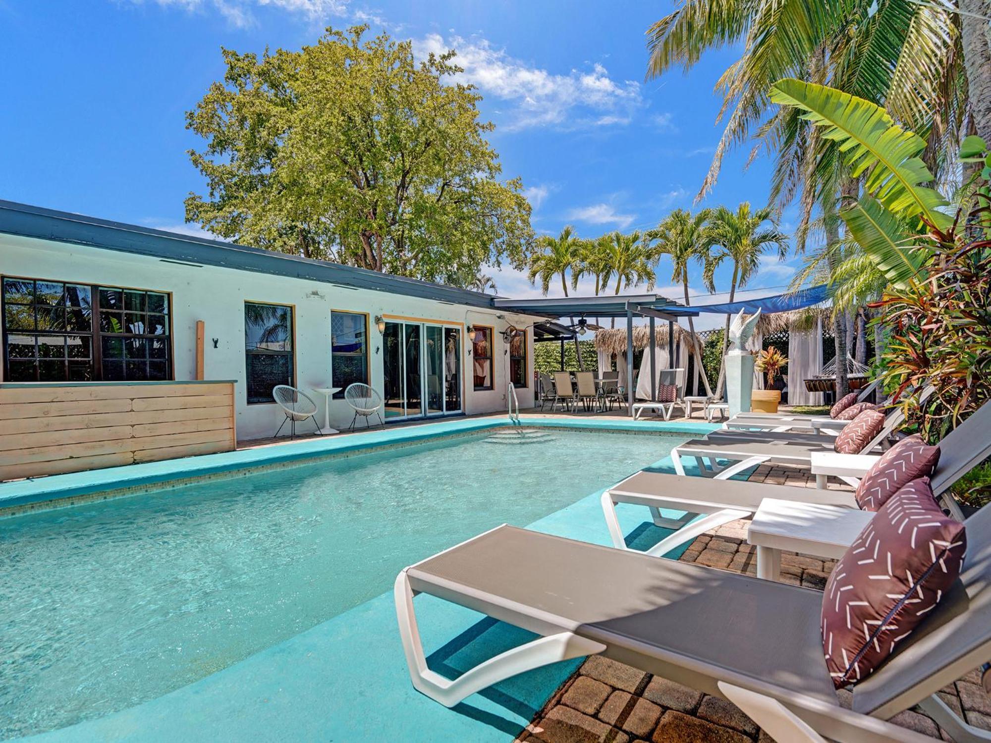 Gaypool Side Pleasure Clothing Optional Mens Only Fort Lauderdale