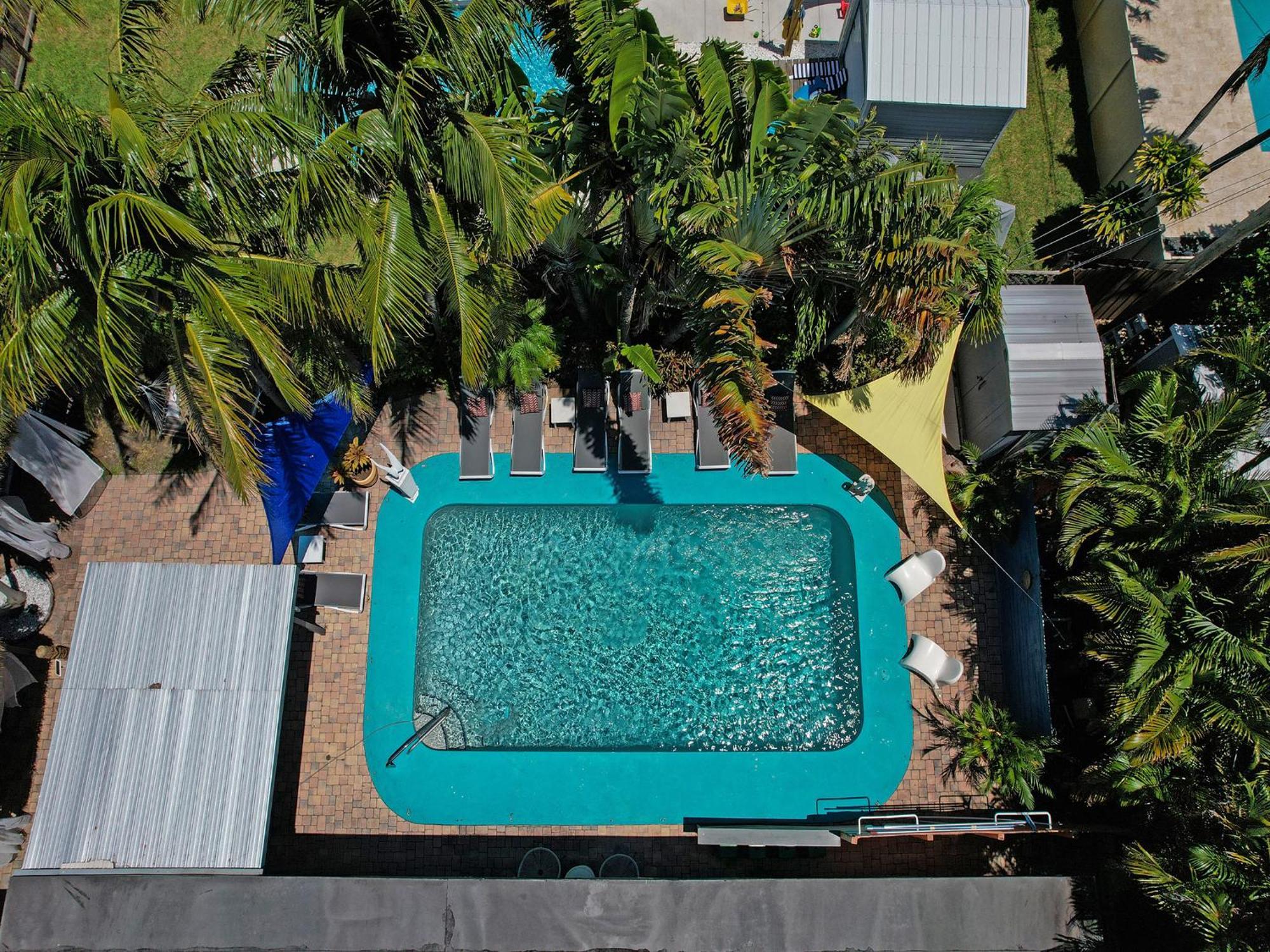 Gaypool Side Pleasure Clothing Optional Mens Only Guest house Fort Lauderdale