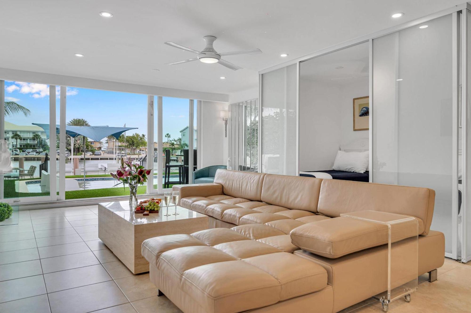 By Waterfront Key Three Apartment *