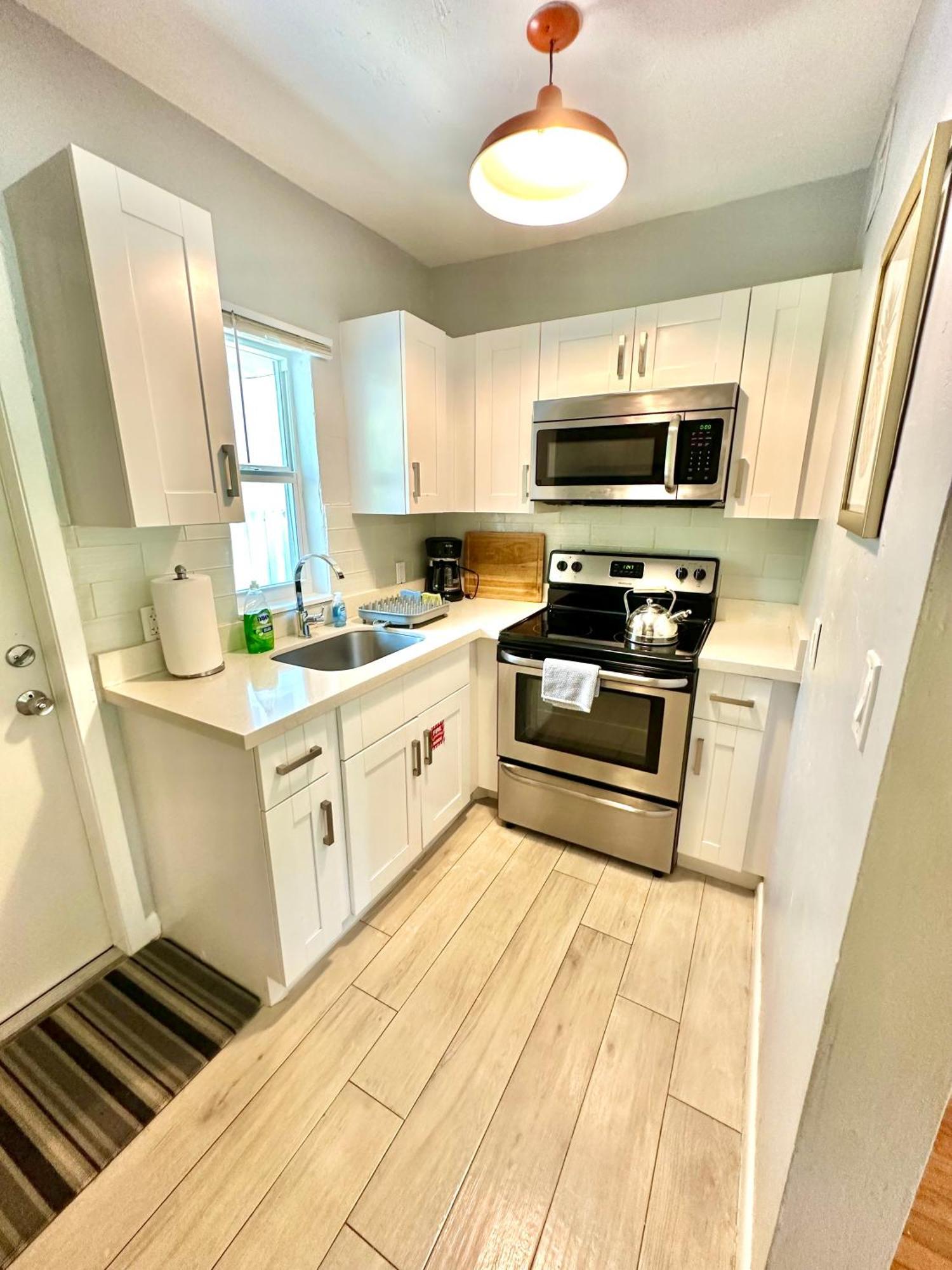 Apartment Olas Oasis, Pool, Parking, Remodeled *