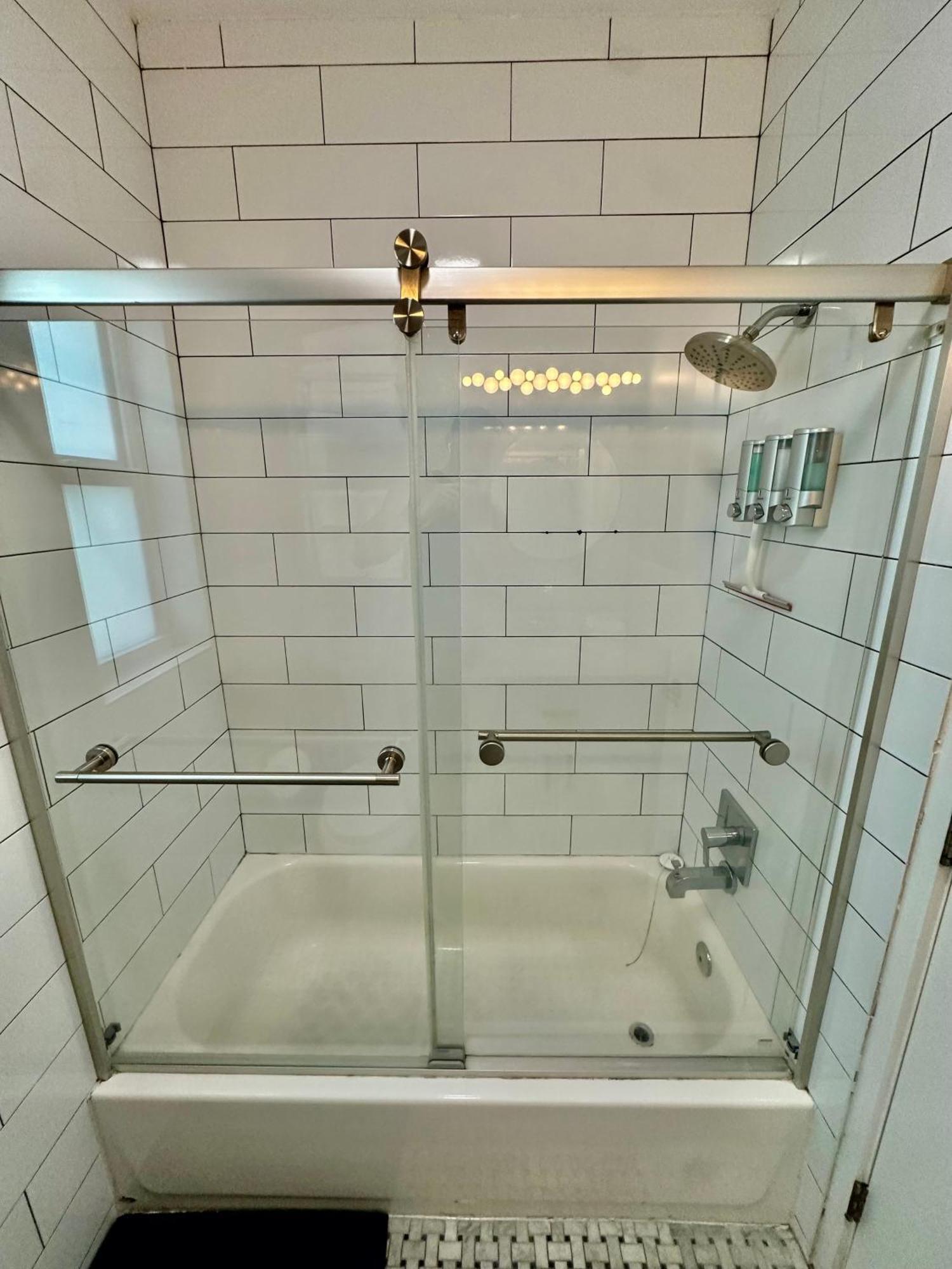 Olas Oasis, Pool, Parking, Remodeled *