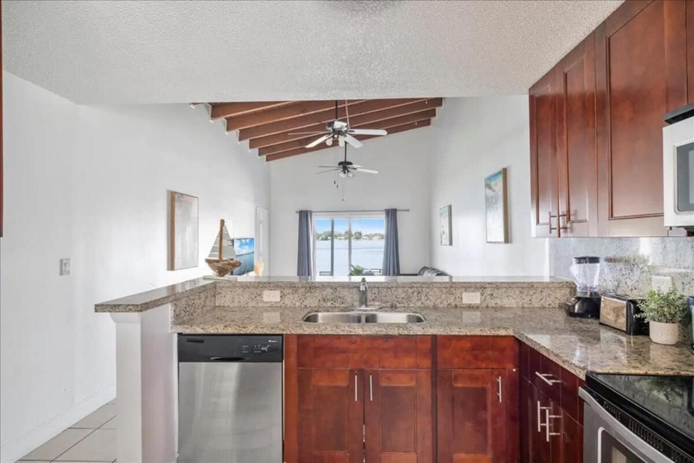 Lakefront 3 Bdrm F Lauderdale Vacation & Casino Holiday home *