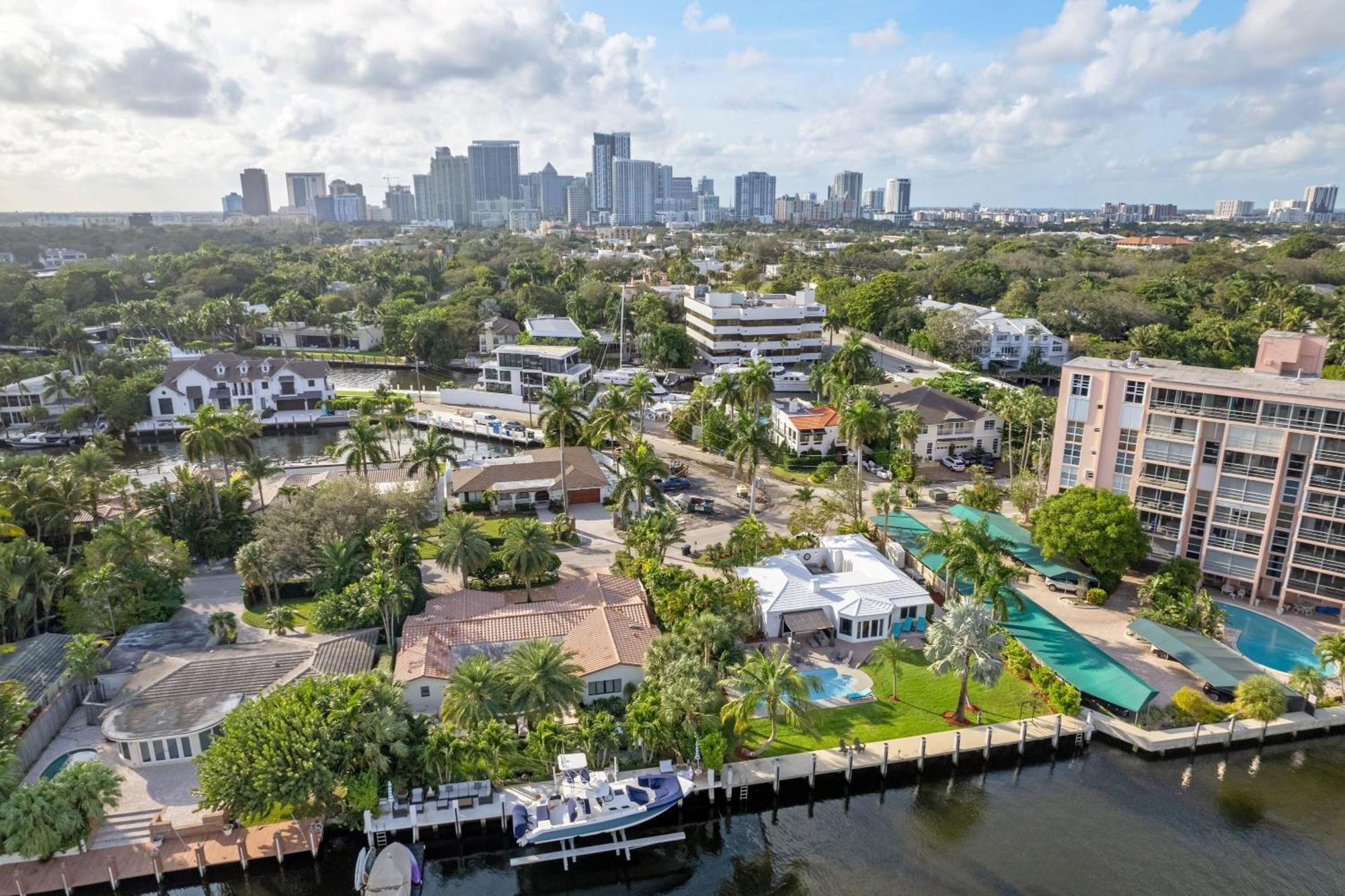 Waterfront Escape Walk To Olas Privatepool Bbq