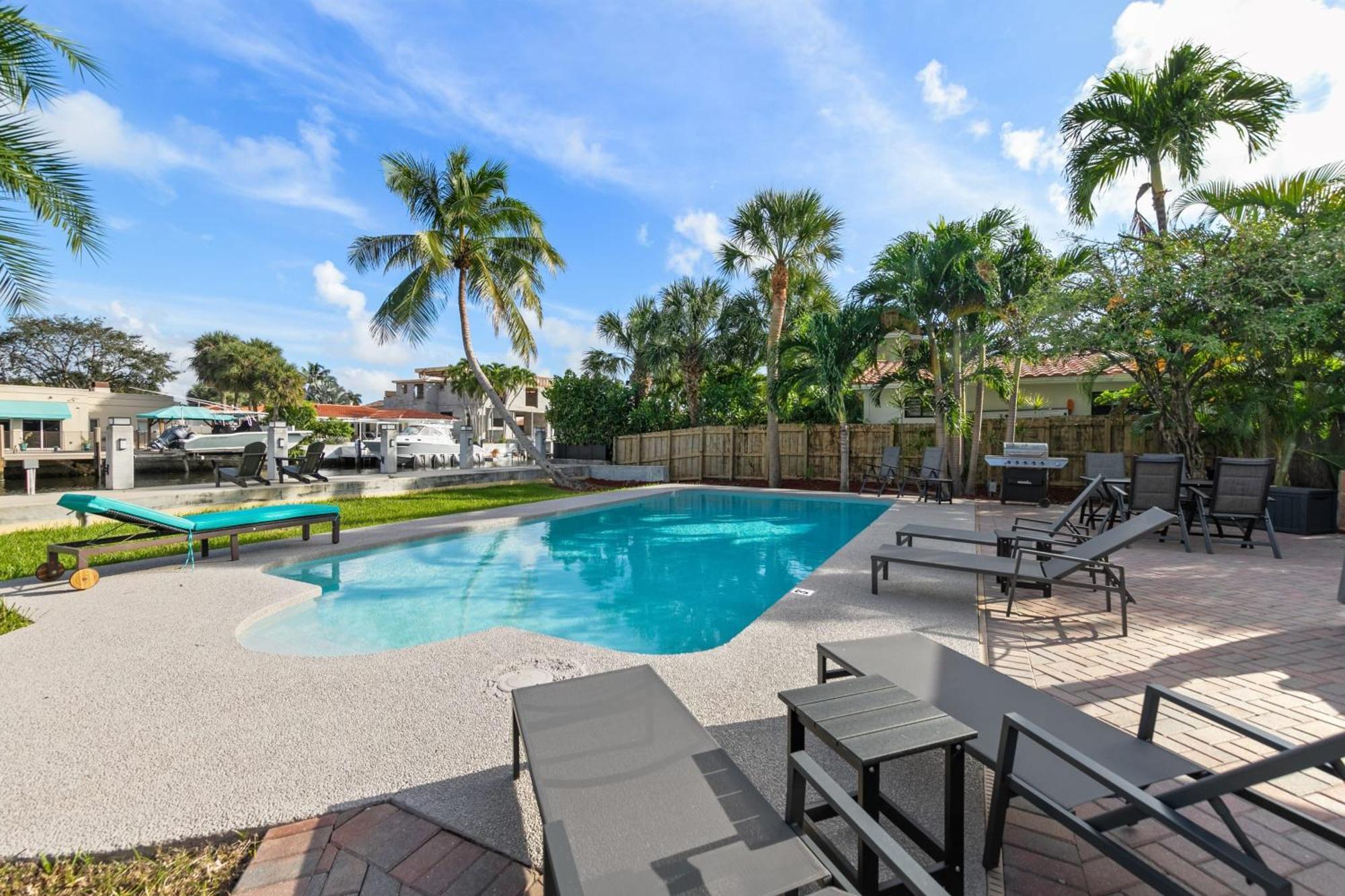 Waterfront Escape Walk To Olas Privatepool Bbq Holiday home