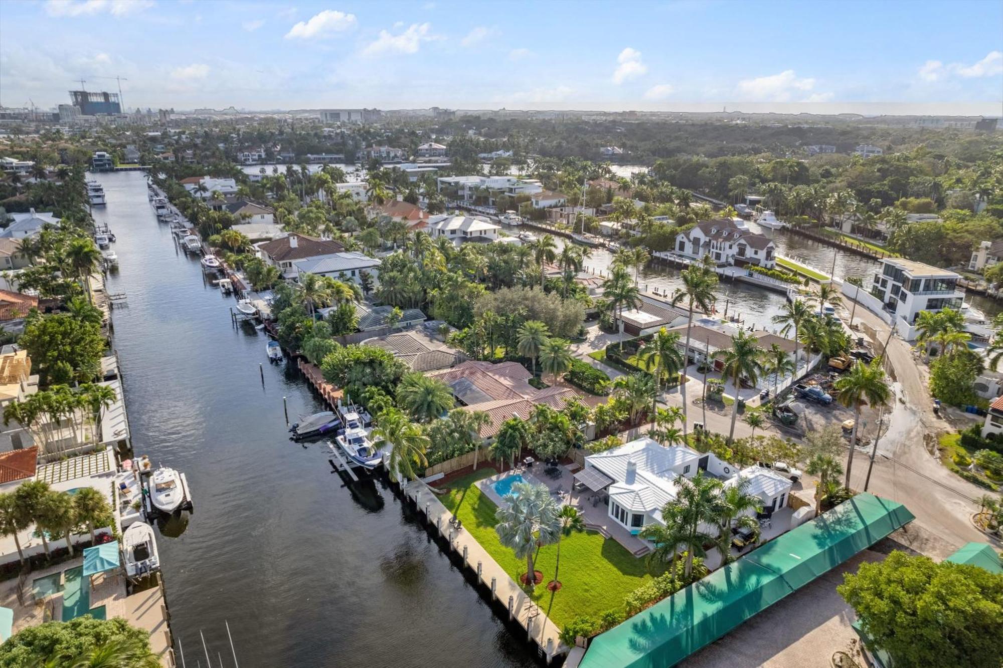 Waterfront Escape Walk To Olas Privatepool Bbq Holiday home Fort Lauderdale