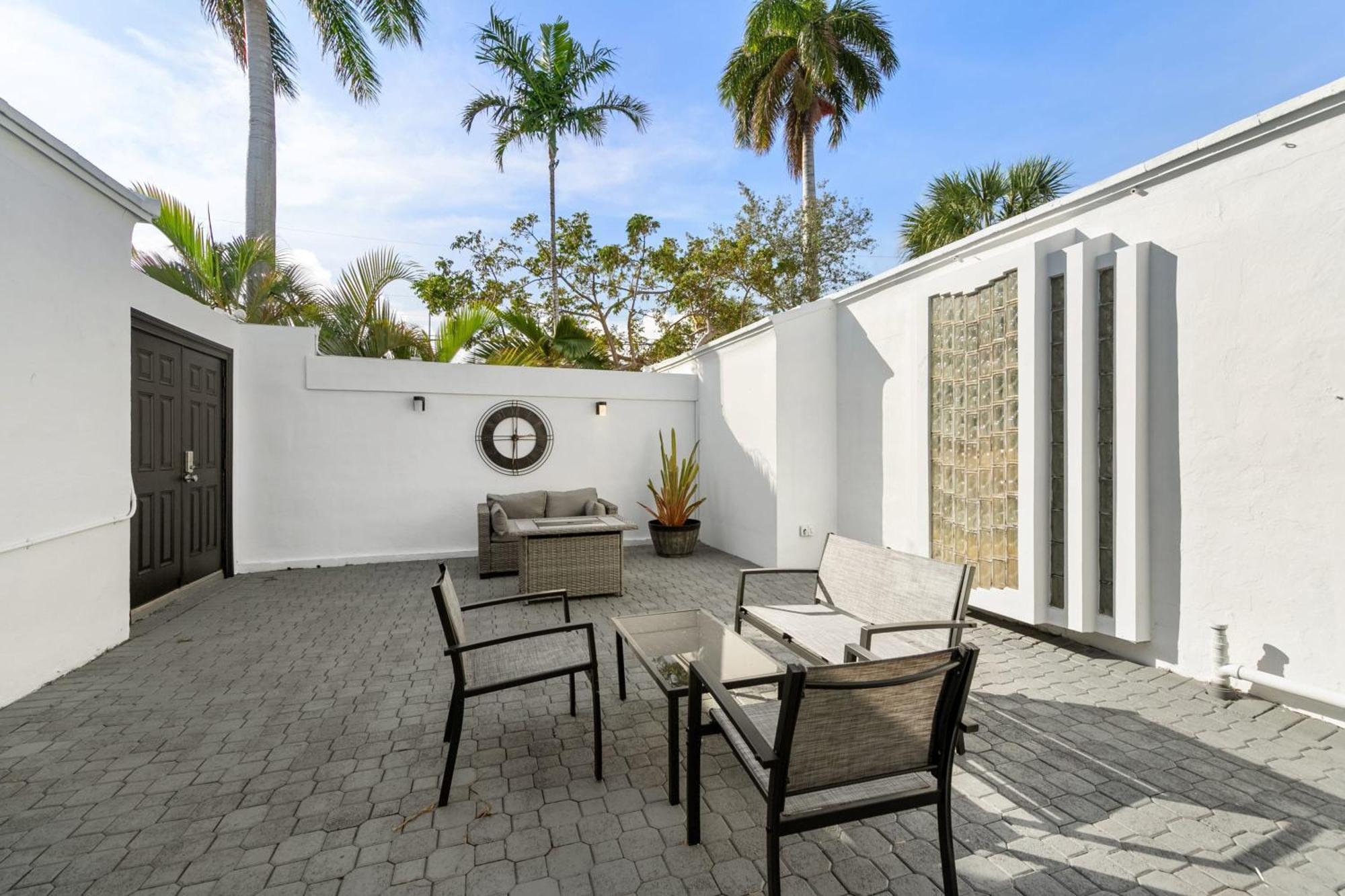 Holiday home Waterfront Escape Walk To Olas Privatepool Bbq *