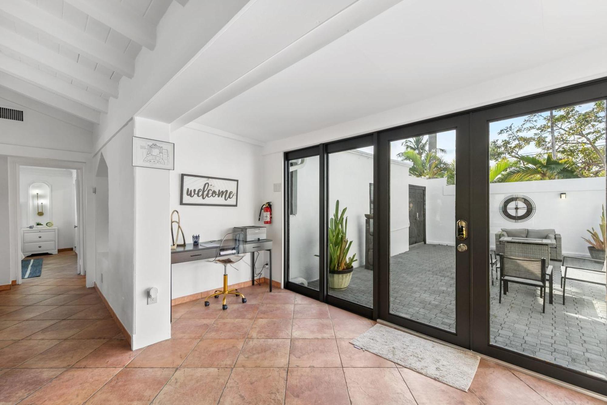 Waterfront Escape Walk To Olas Privatepool Bbq Holiday home *