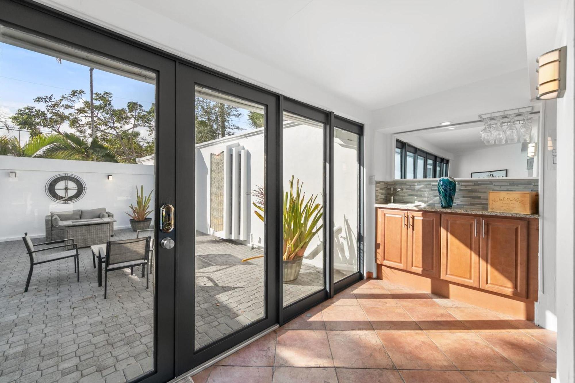 Waterfront Escape Walk To Olas Privatepool Bbq Holiday home Fort Lauderdale