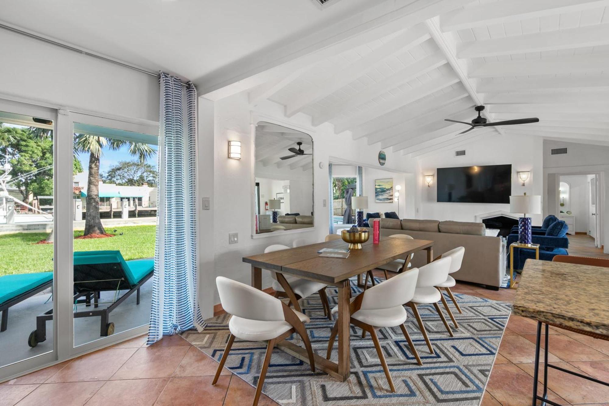 Waterfront Escape Walk To Olas Privatepool Bbq