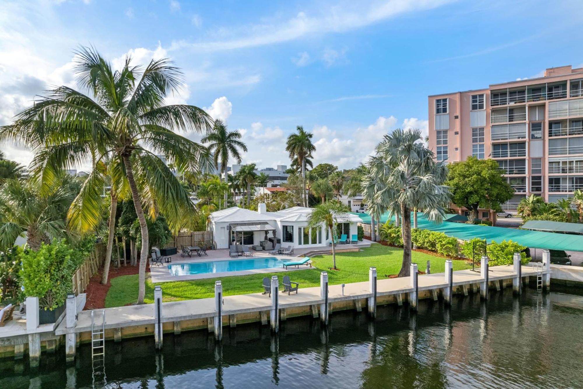 Holiday home Waterfront Escape Walk To Olas Privatepool Bbq *
