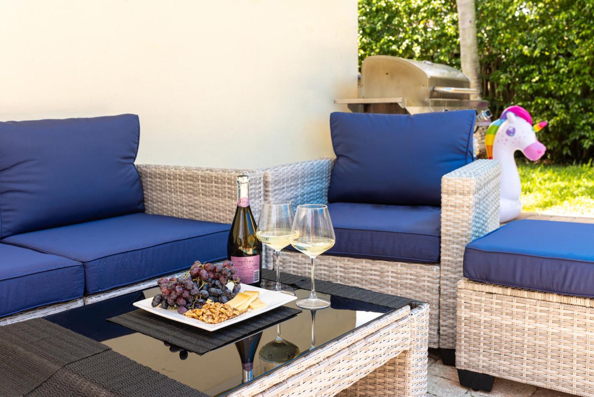 Tropical Oasis Heated Saltwater Pool 6min To The