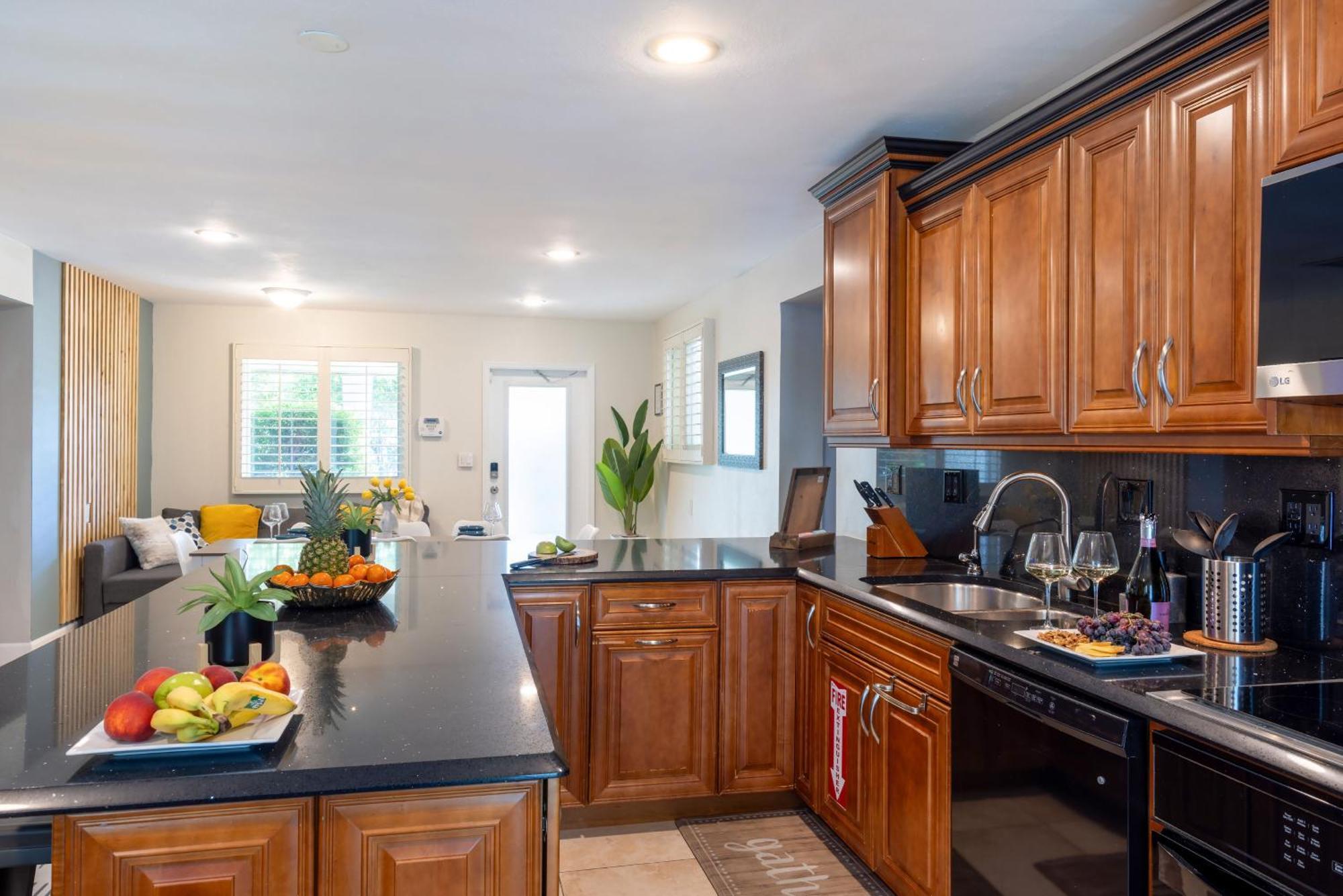 Tropical Oasis Heated Saltwater Pool 6min To The