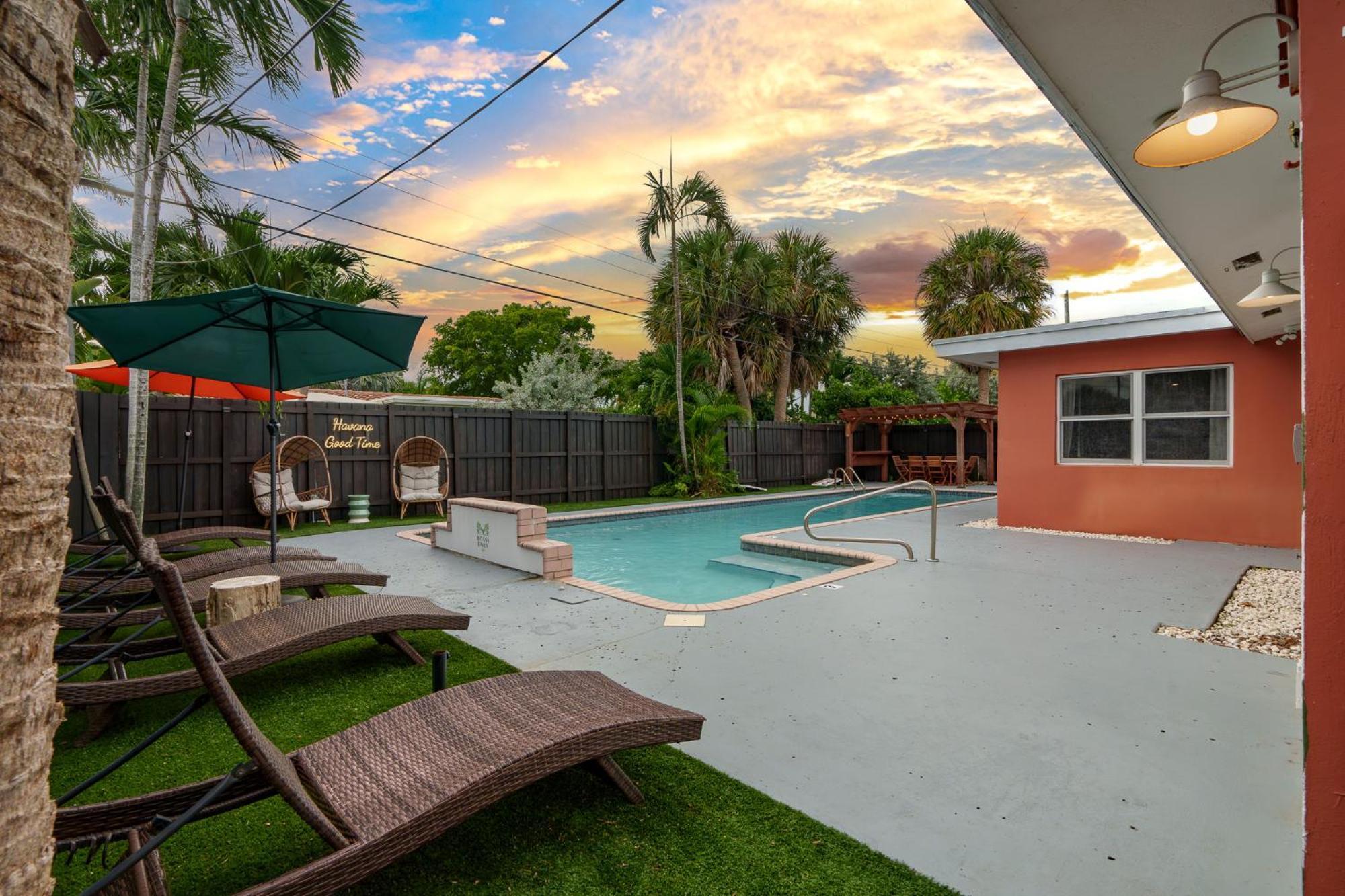 Havana Haven By Bk - Family Friendly - Close To - Large Heated Pool - 4 Beds - Sleeps 8 Holiday home Fort Lauderdale