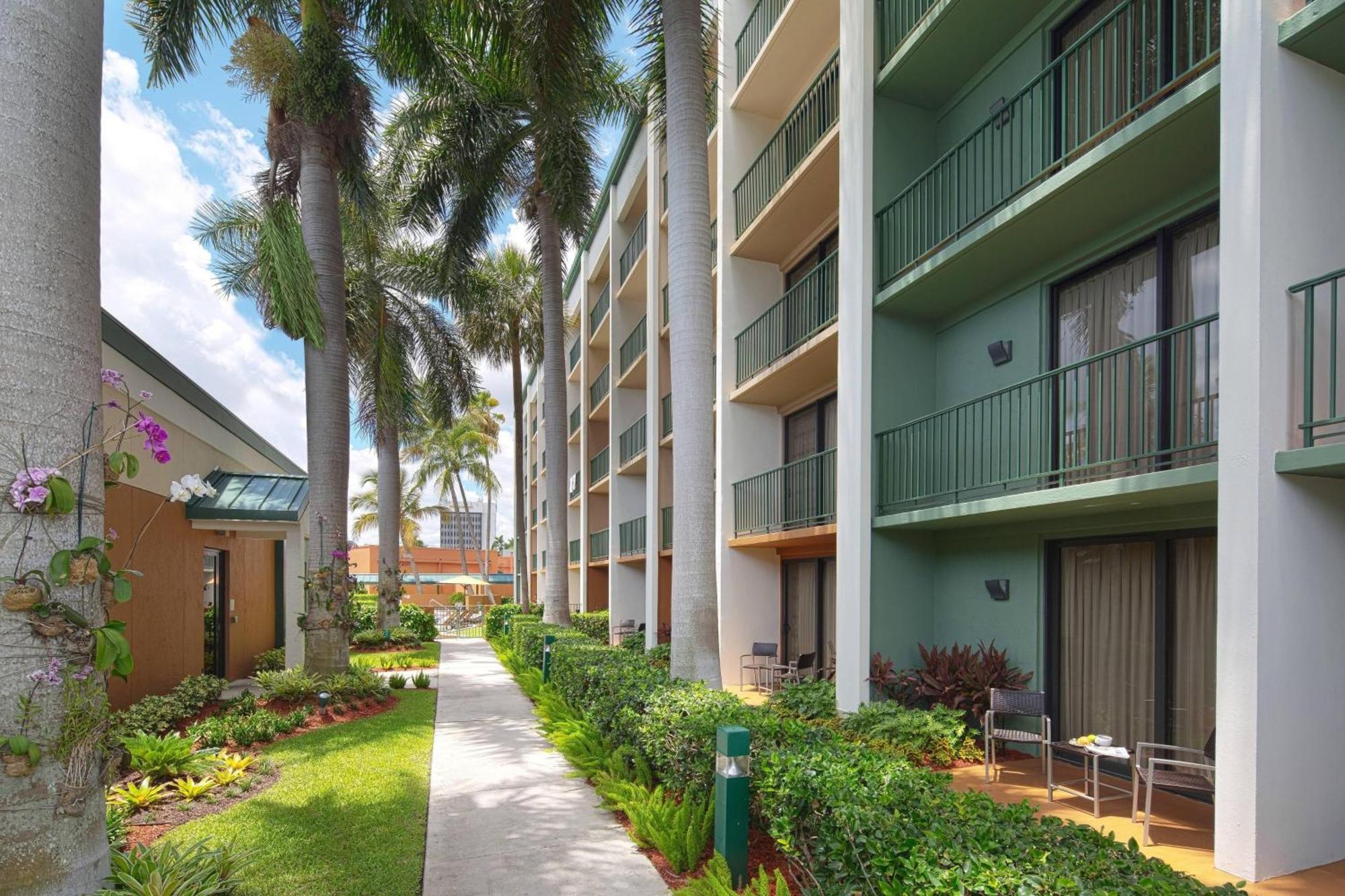 Courtyard By Marriott Lauderdale East / Lauderdale-by-the-sea Hotel 3*