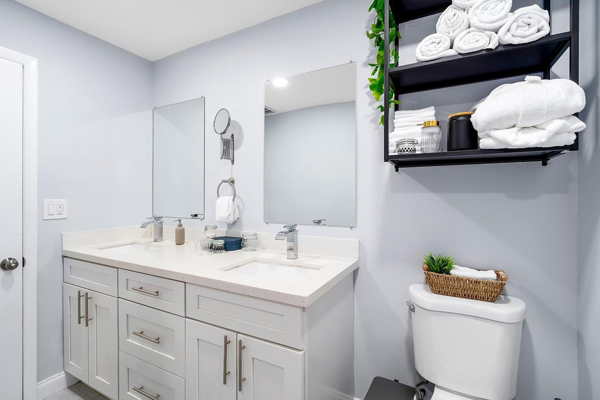 Villa 10min To Stylish Sleeps 12 With Pool, Game & Mini Golf Fort Lauderdale