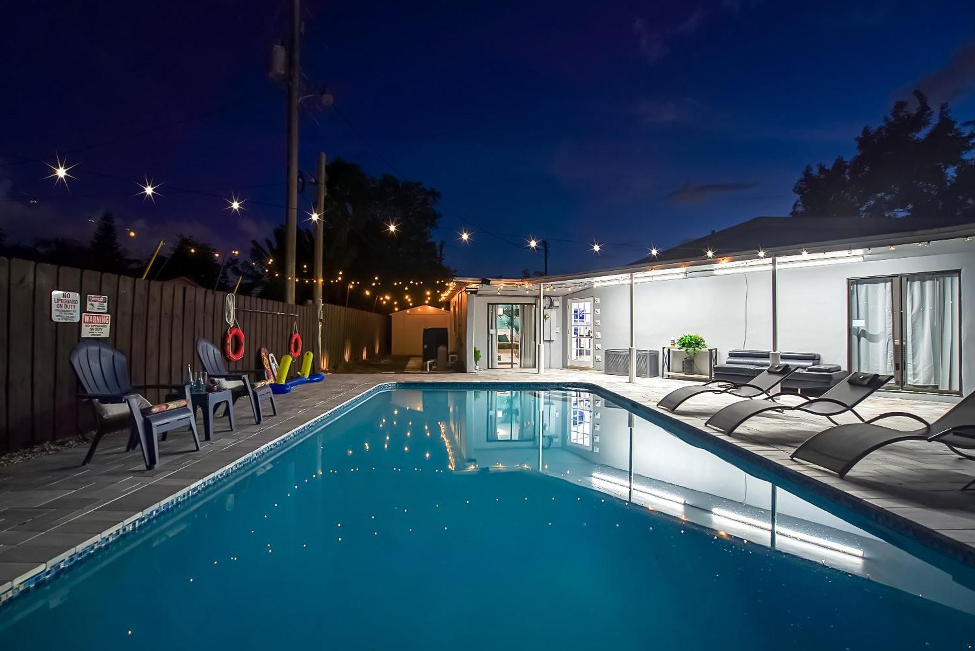 Villa 10min To Stylish Sleeps 12 With Pool, Game & Mini Golf *