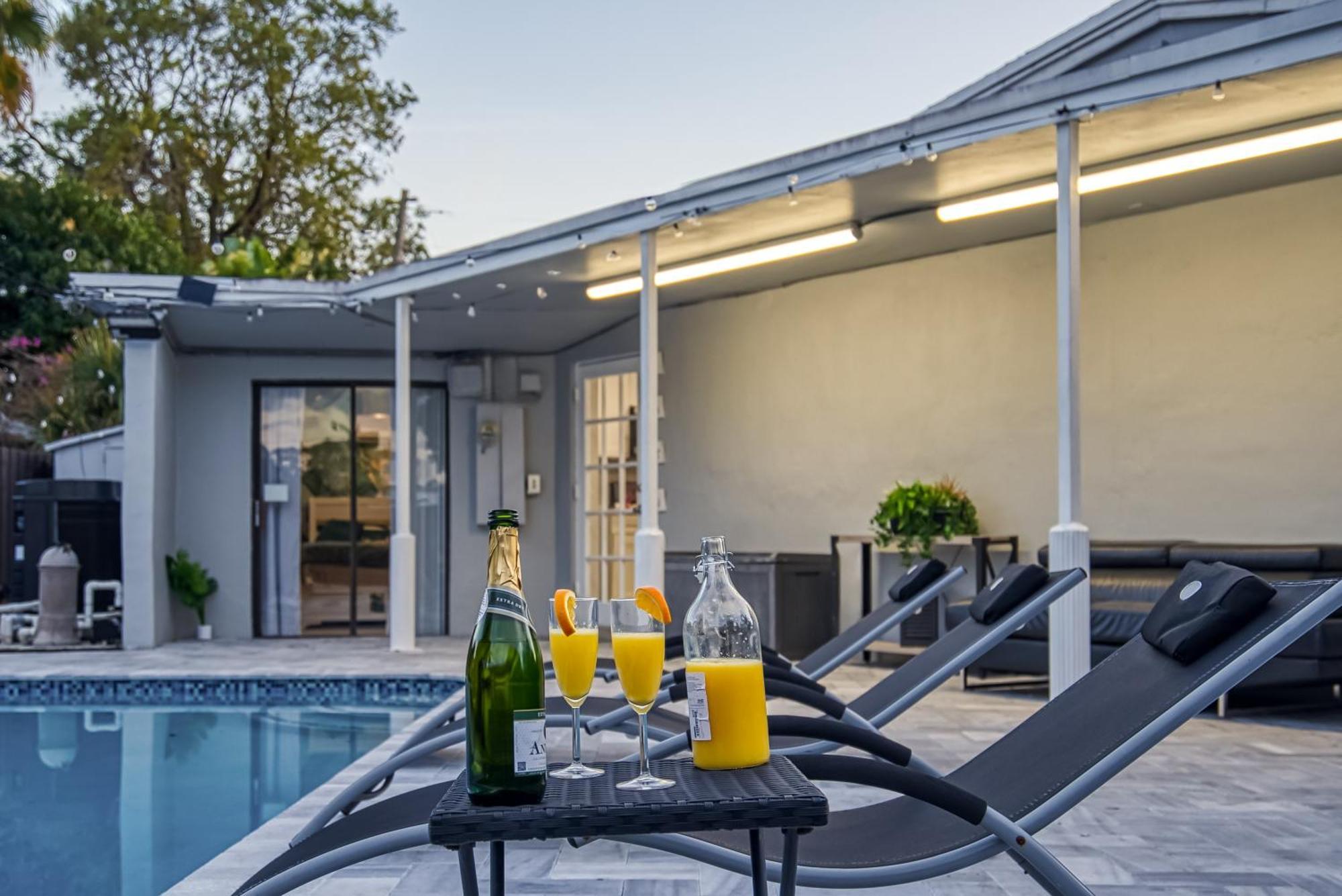 Villa 10min To Stylish Sleeps 12 With Pool, Game & Mini Golf *