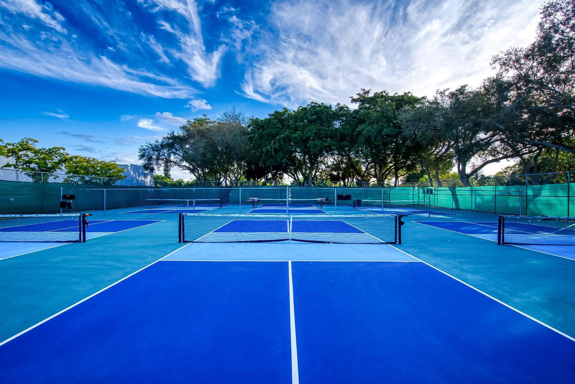 Villa 10min To Stylish Sleeps 12 With Pool, Game & Mini Golf