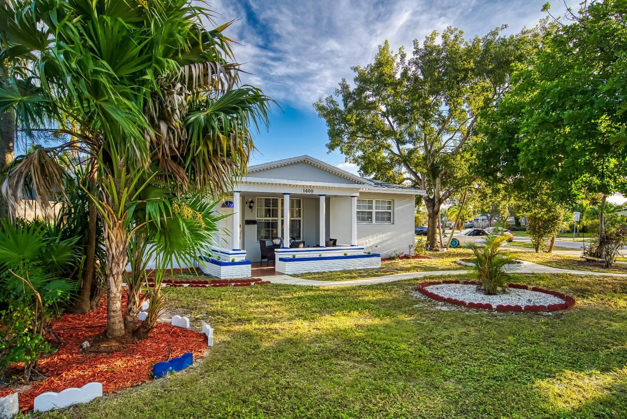 Villa 10min To Stylish Sleeps 12 With Pool, Game & Mini Golf Fort Lauderdale