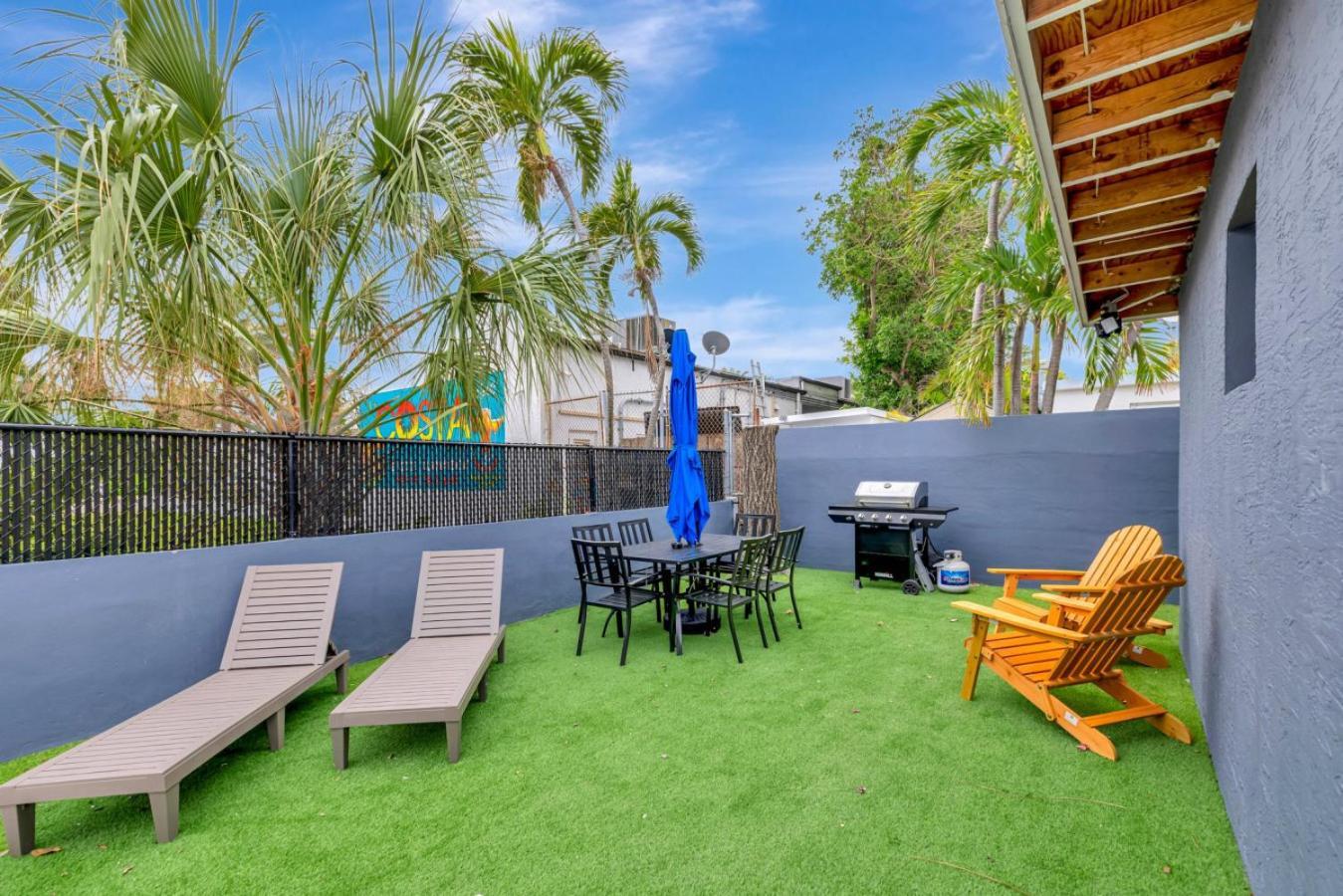 Banyan St. Off Olas- Steps To The