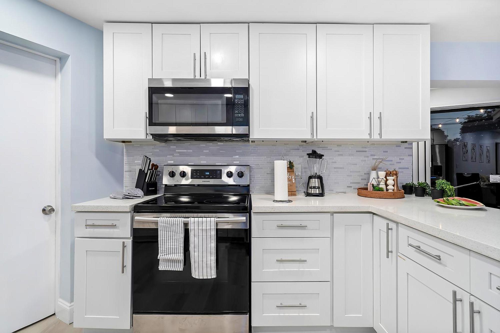 Villa 10min To Stylish Sleeps 12 With Pool, Game & Mini Golf Fort Lauderdale