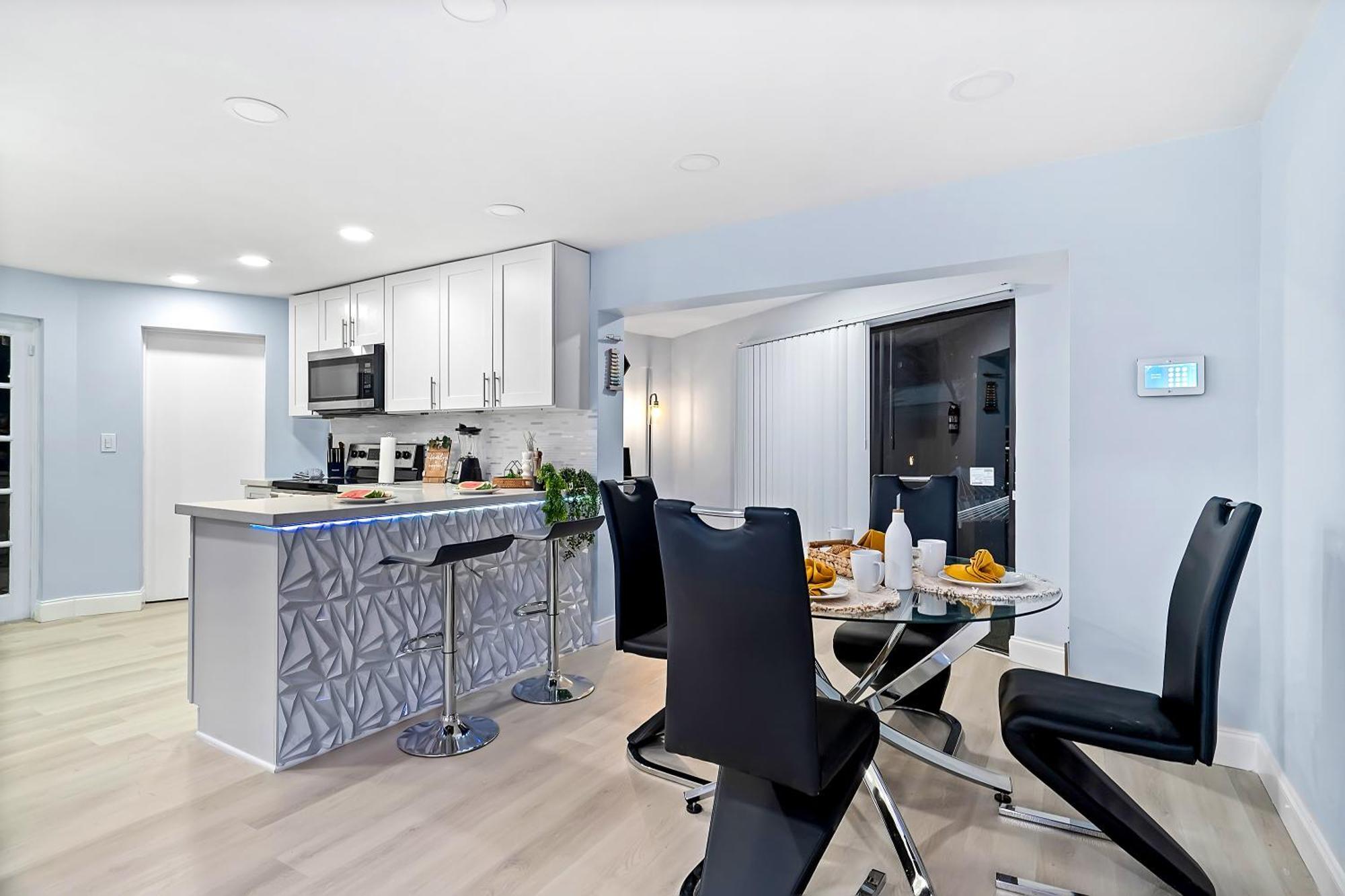 10min To Stylish Sleeps 12 With Pool, Game & Mini Golf