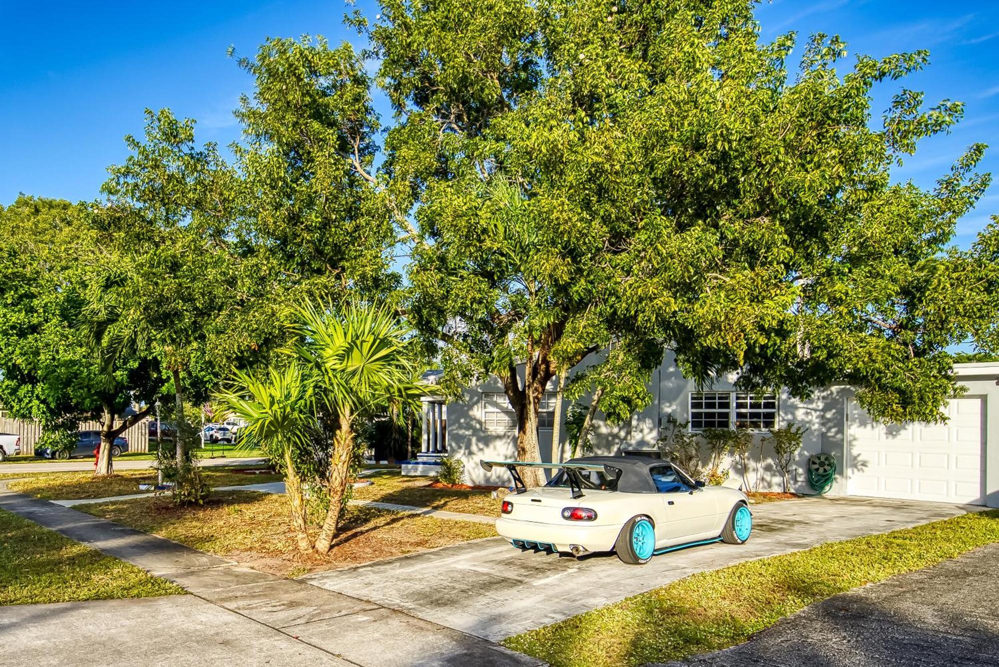 10min To Stylish Sleeps 12 With Pool, Game & Mini Golf Villa
