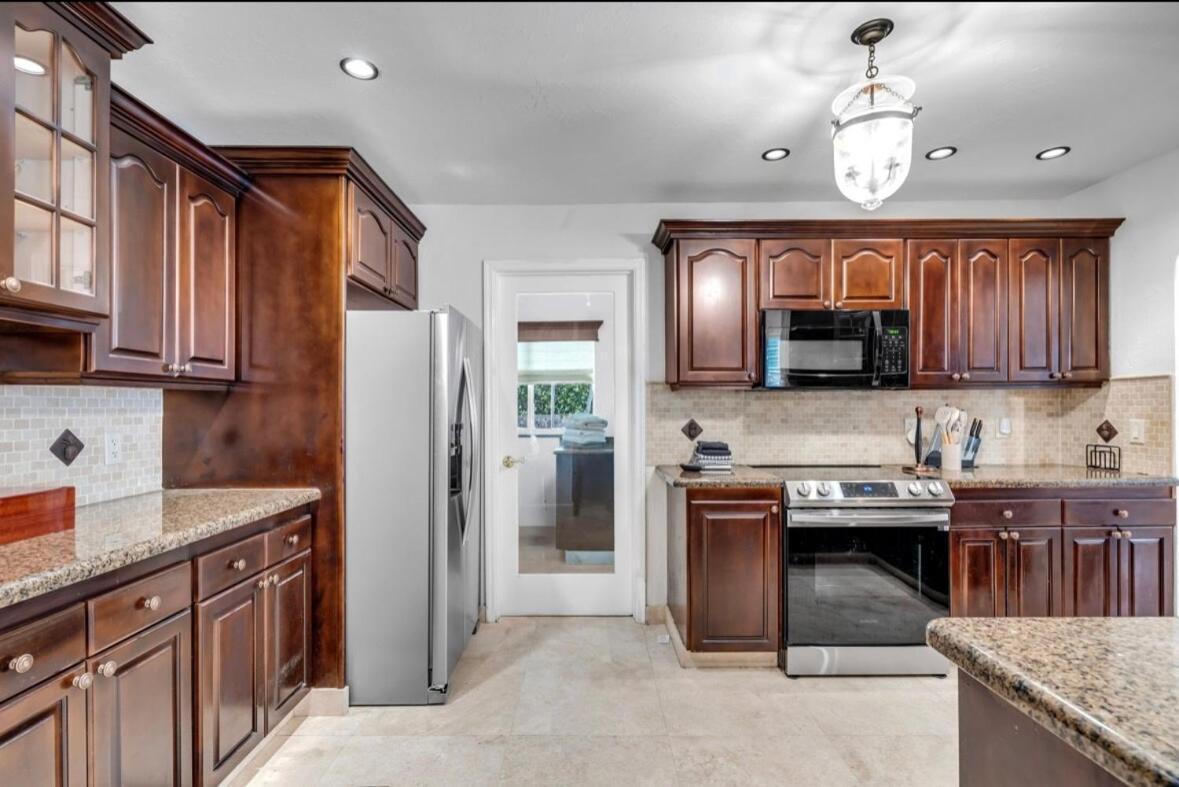 3 Bedroom Victoria Park Pool *