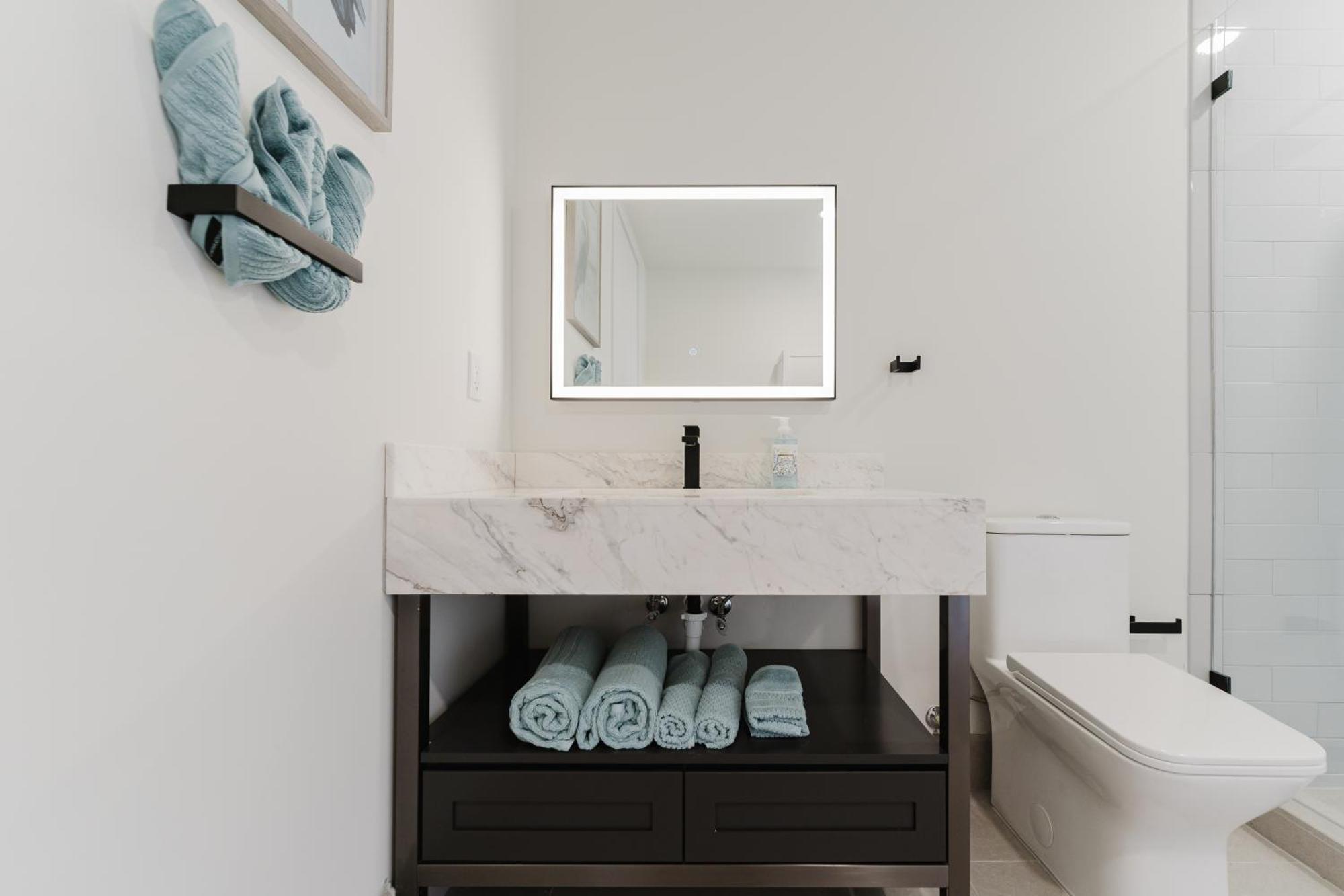 Modern 2br Near Hard Rock With Parking & Gym * Fort Lauderdale