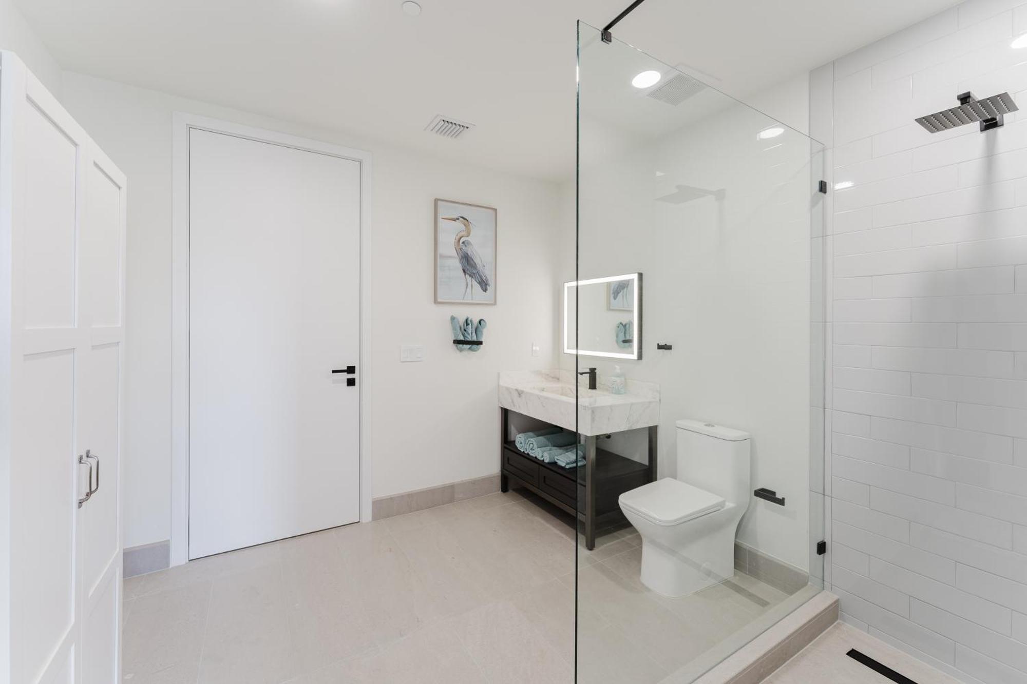 Apartment Modern 2br Near Hard Rock With Parking & Gym Fort Lauderdale