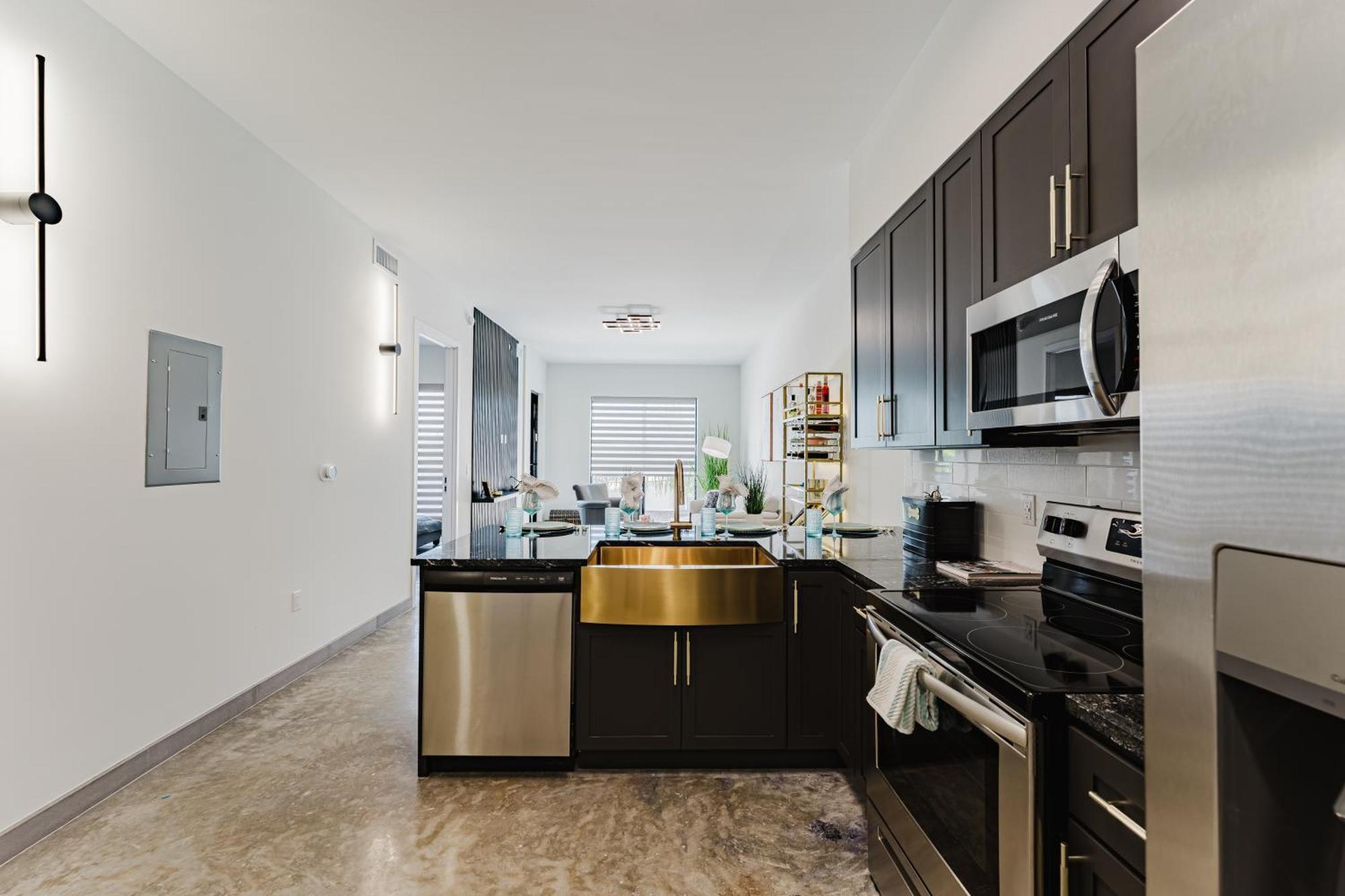Modern 2br Near Hard Rock With Parking & Gym