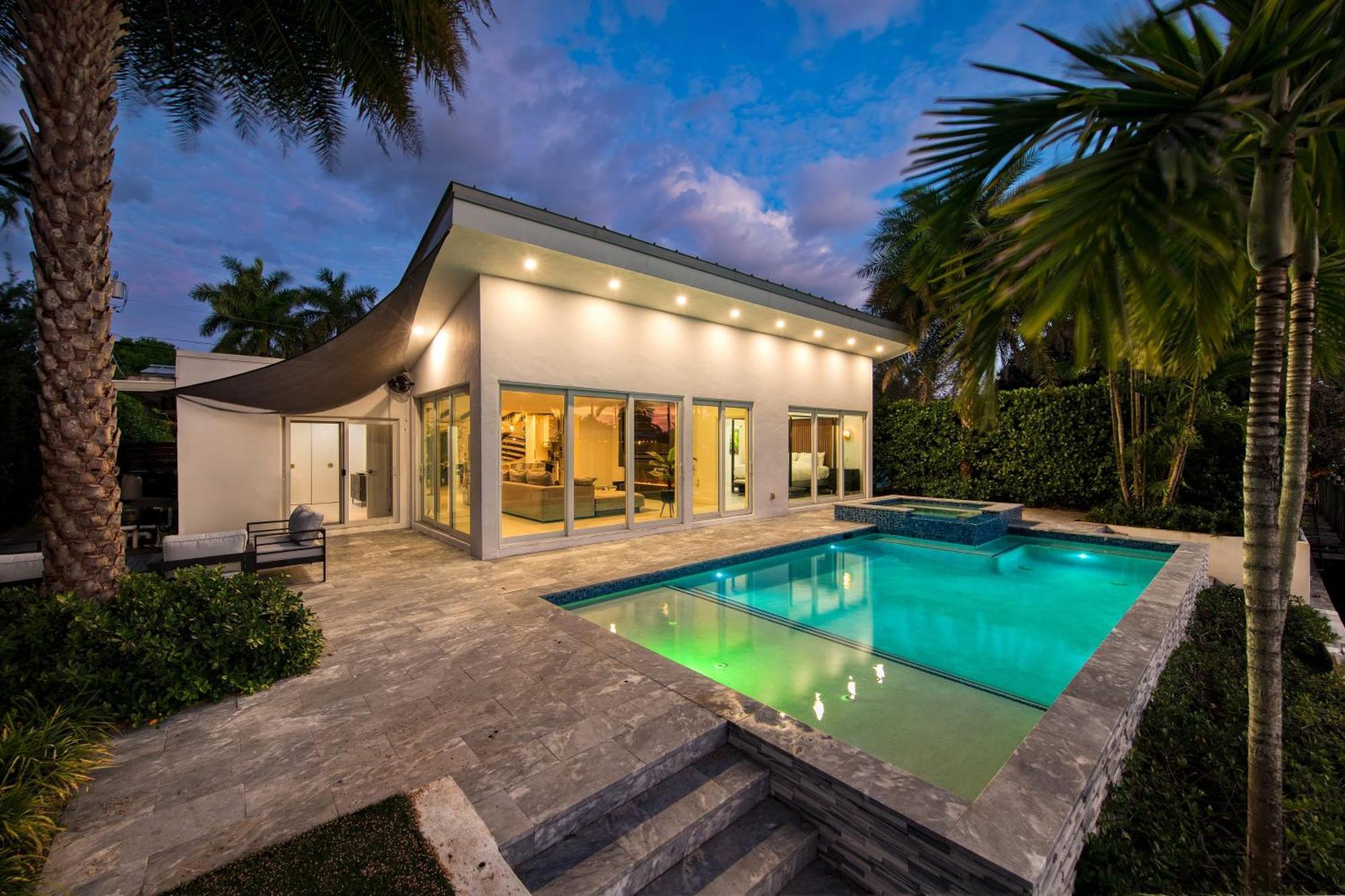 Luxury Waterfront W Pool Hot Tub Dock Near Olas Gulfstream Holiday home