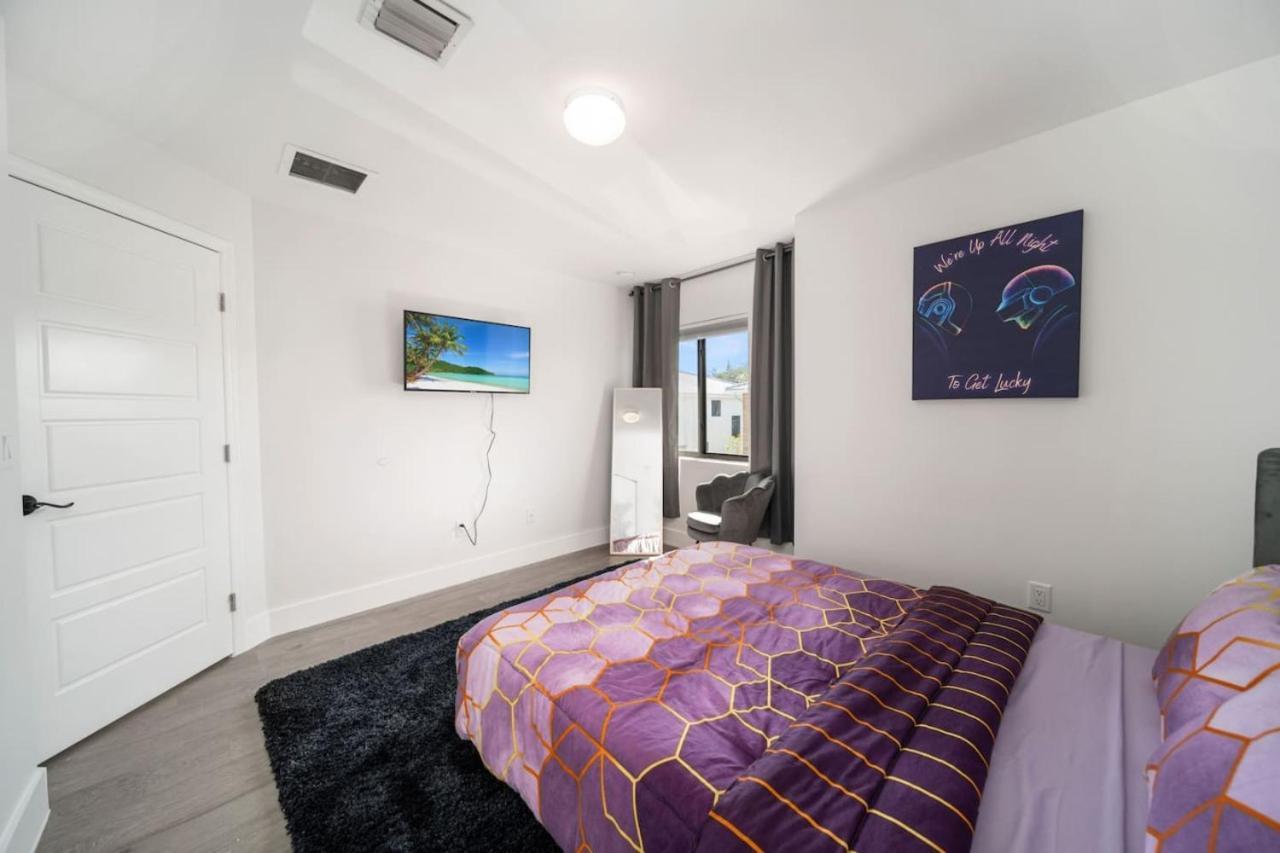 Modern Rocknhome Near Hard Rock And Lauderdale Airport Holiday home