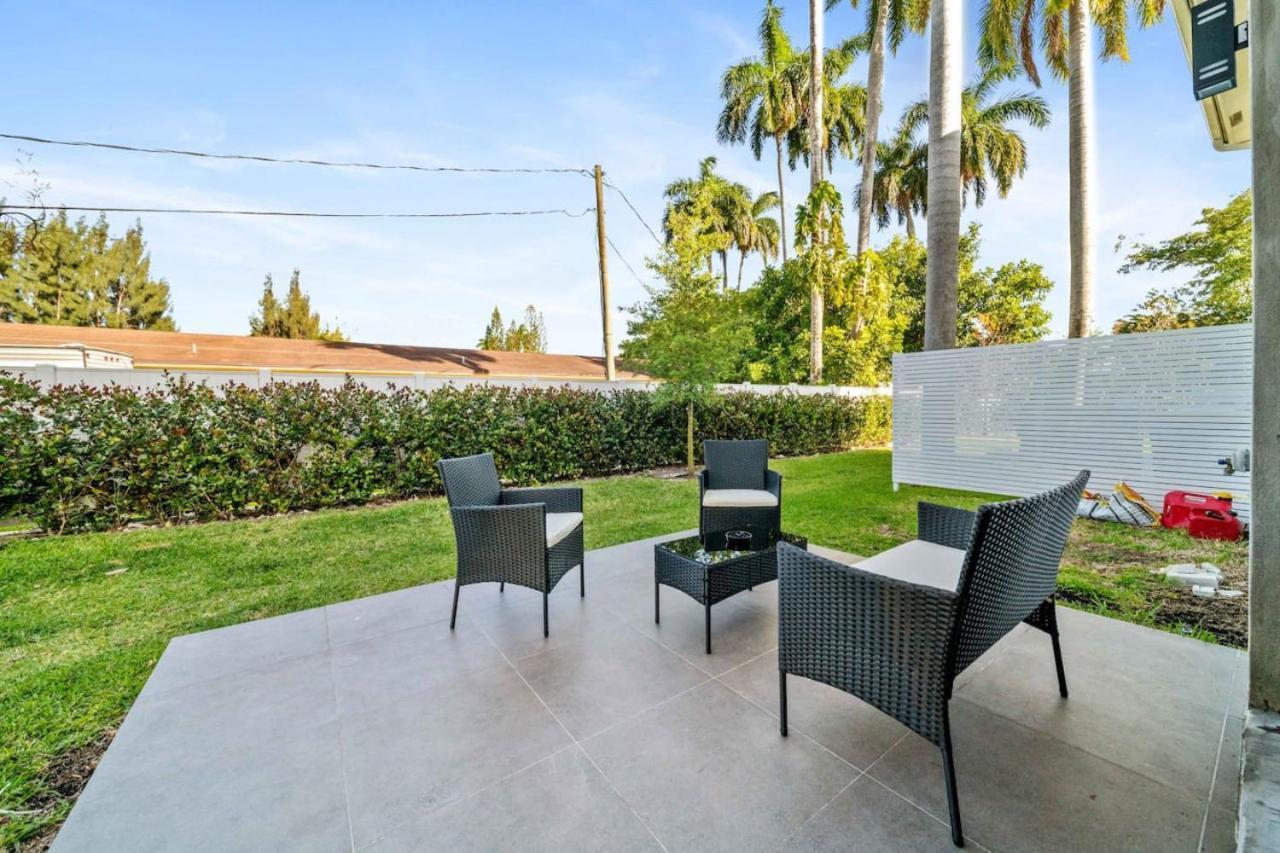 Modern Rocknhome Near Hard Rock And Lauderdale Airport Holiday home *