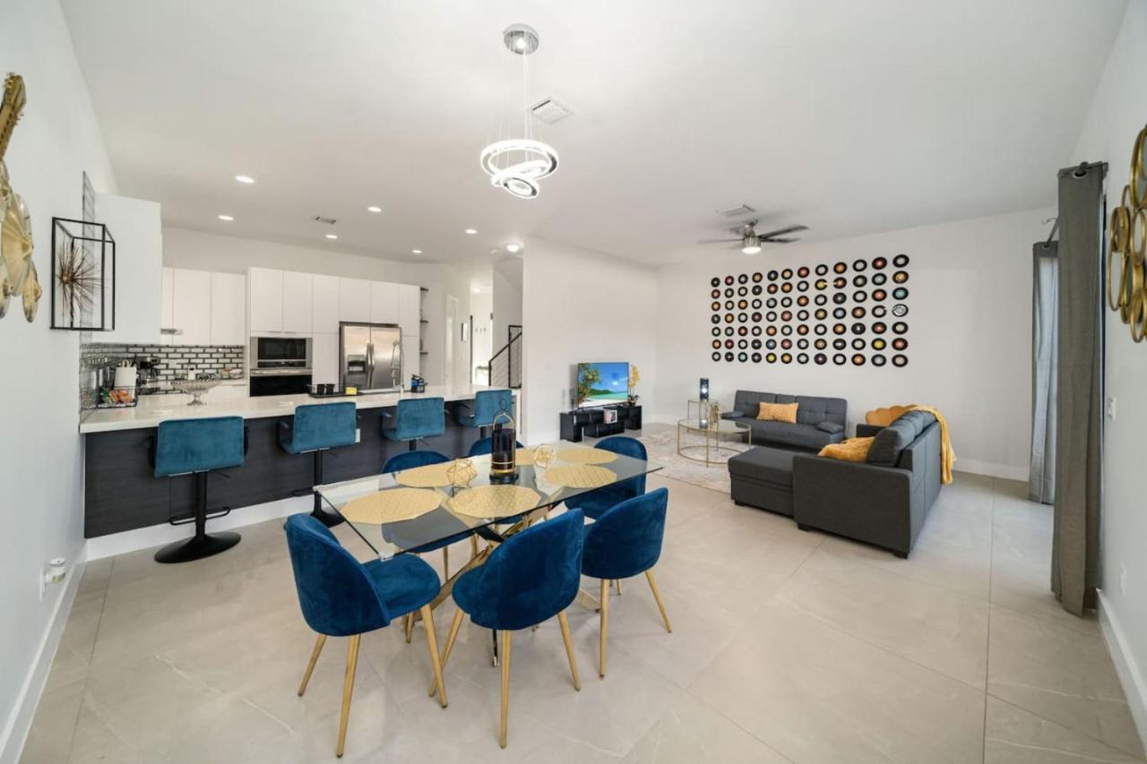 Modern Rocknhome Near Hard Rock And Lauderdale Airport Holiday home