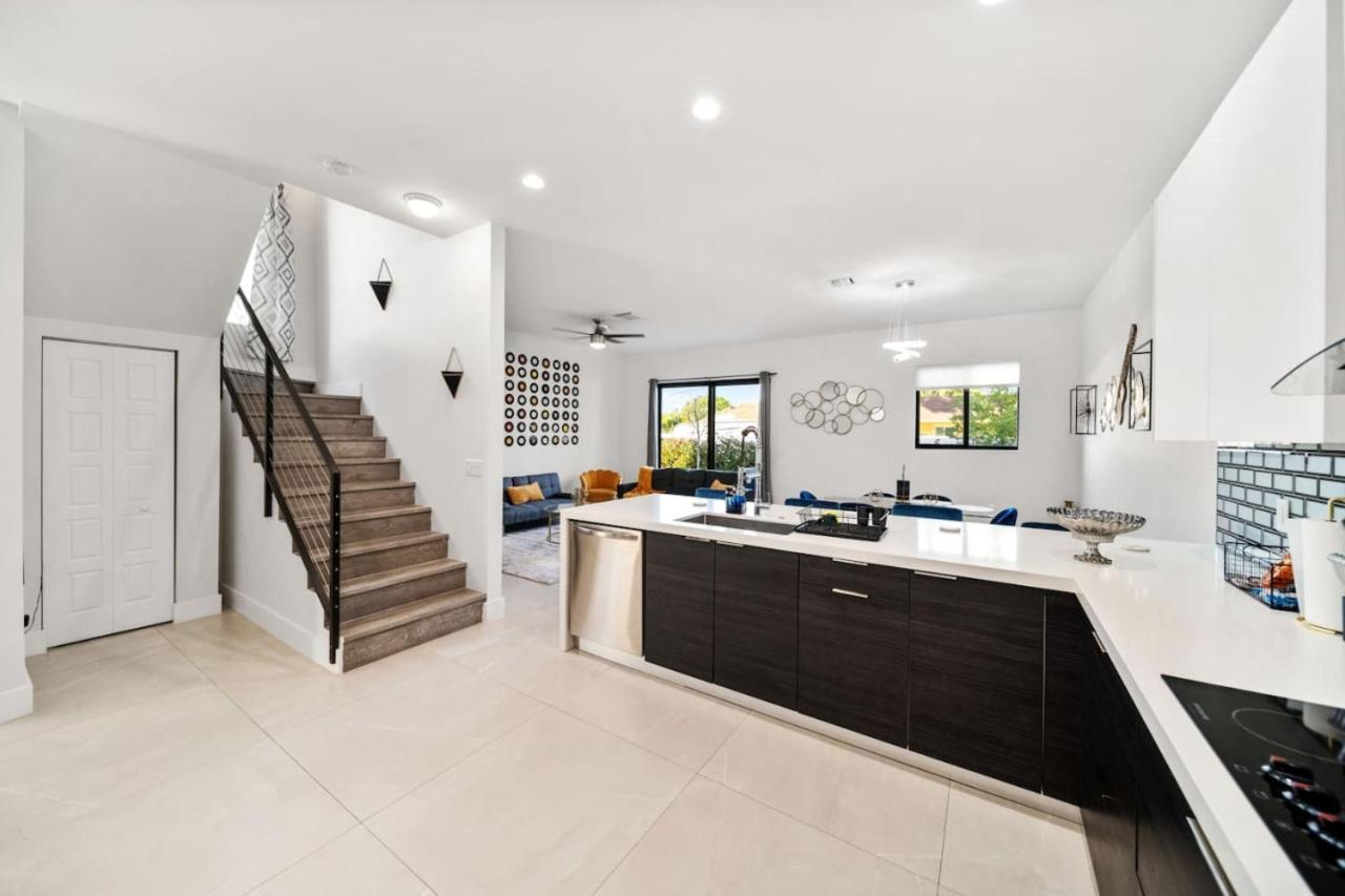 Modern Rocknhome Near Hard Rock And Lauderdale Airport Holiday home *