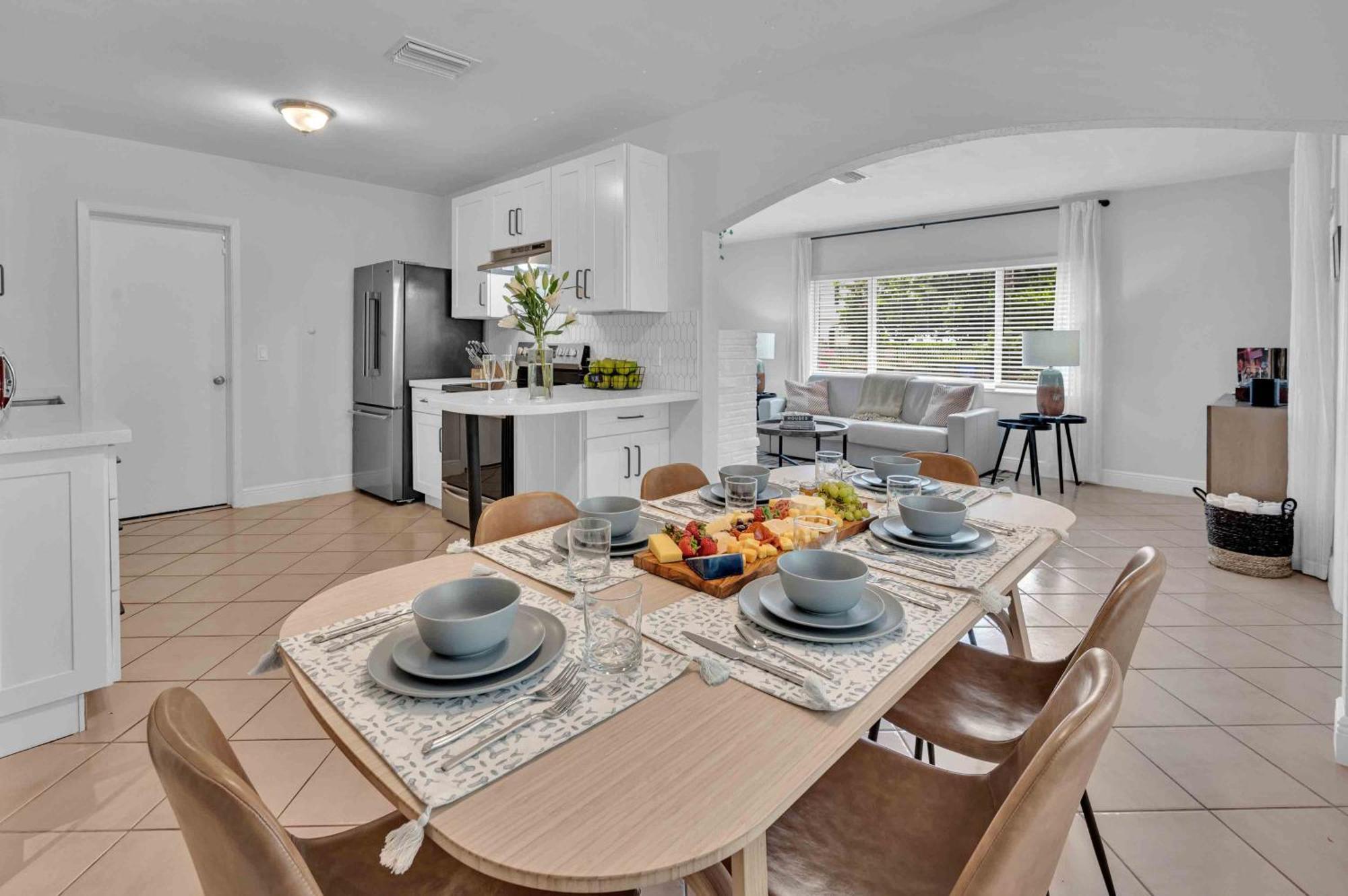 Surf Keysteps From Beautiful Courtyard Hot Tub H0mes * Fort Lauderdale