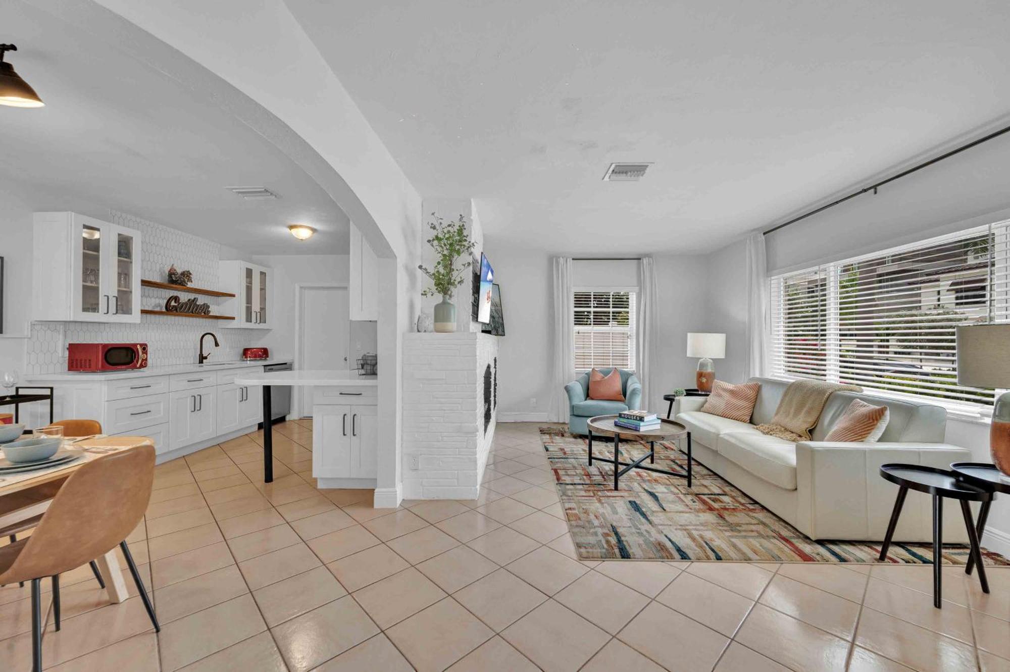 Surf Keysteps From Beautiful Courtyard Hot Tub H0mes Fort Lauderdale