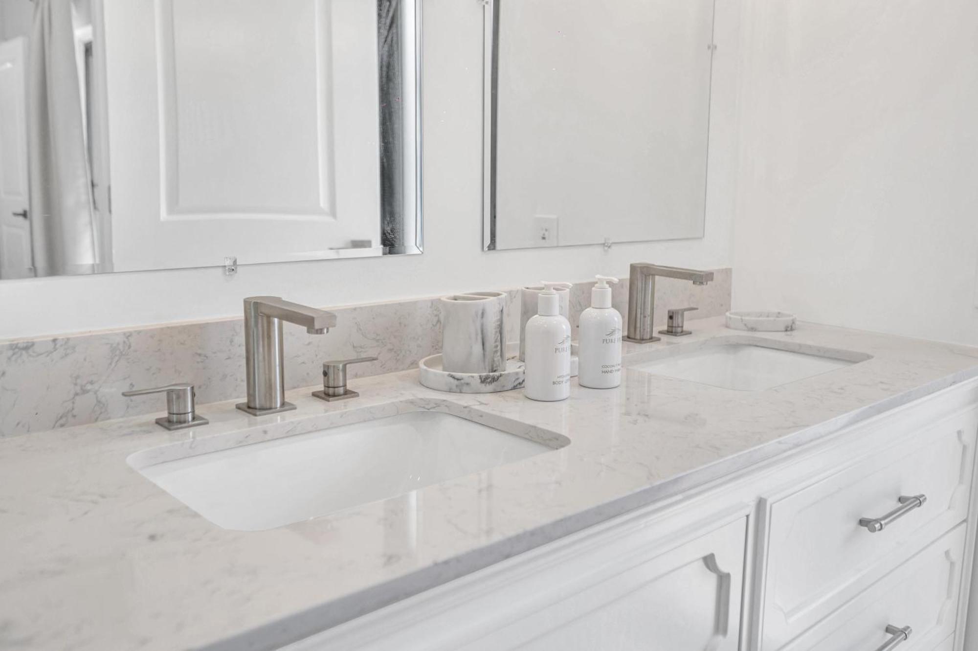 Open Concept Proximity Lush Neighborhood Pearl Key Holiday home Fort Lauderdale