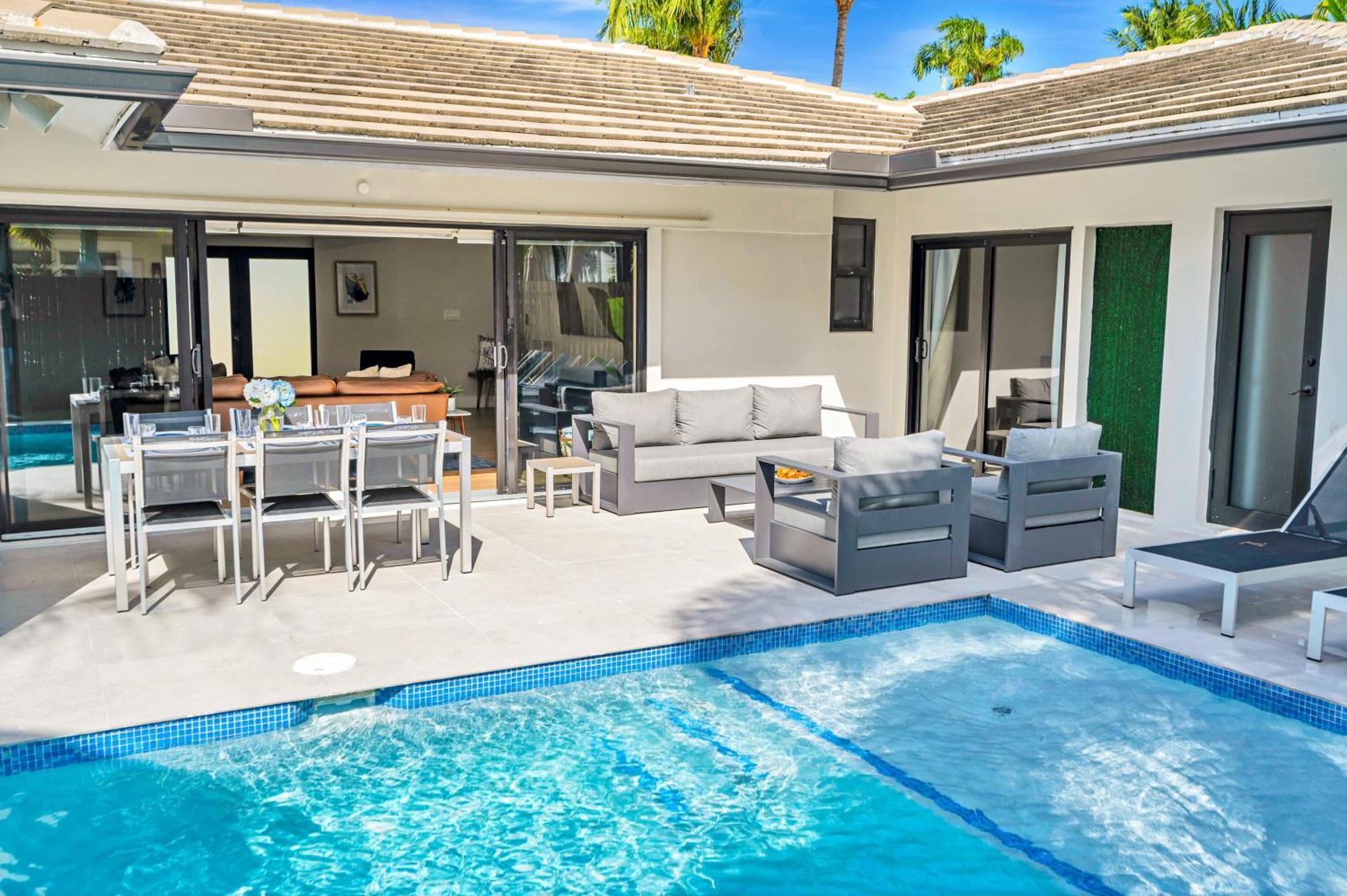 Open Concept Proximity Lush Neighborhood Pearl Key Holiday home Fort Lauderdale