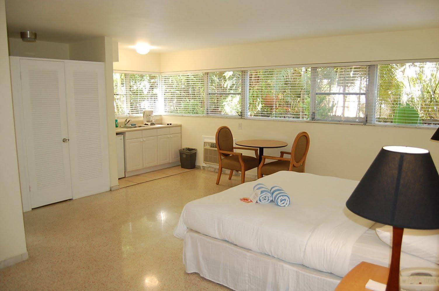 Hotel Alcazar Resort- Gay Mens Fort Lauderdale
