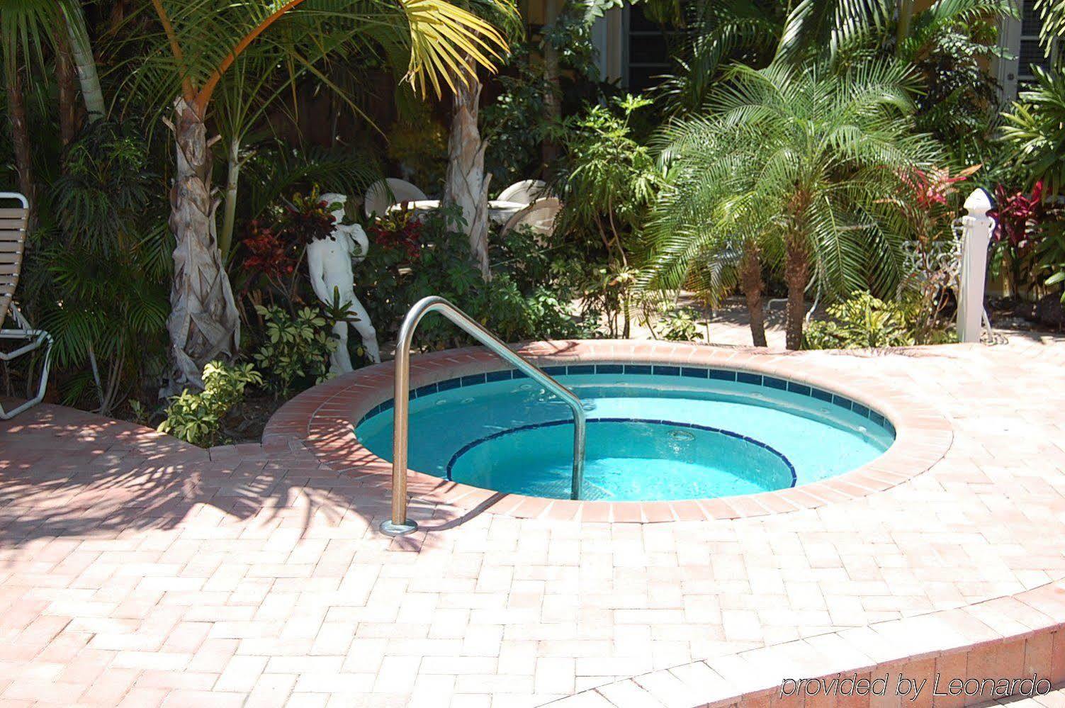Alcazar Resort- Gay Mens Hotel