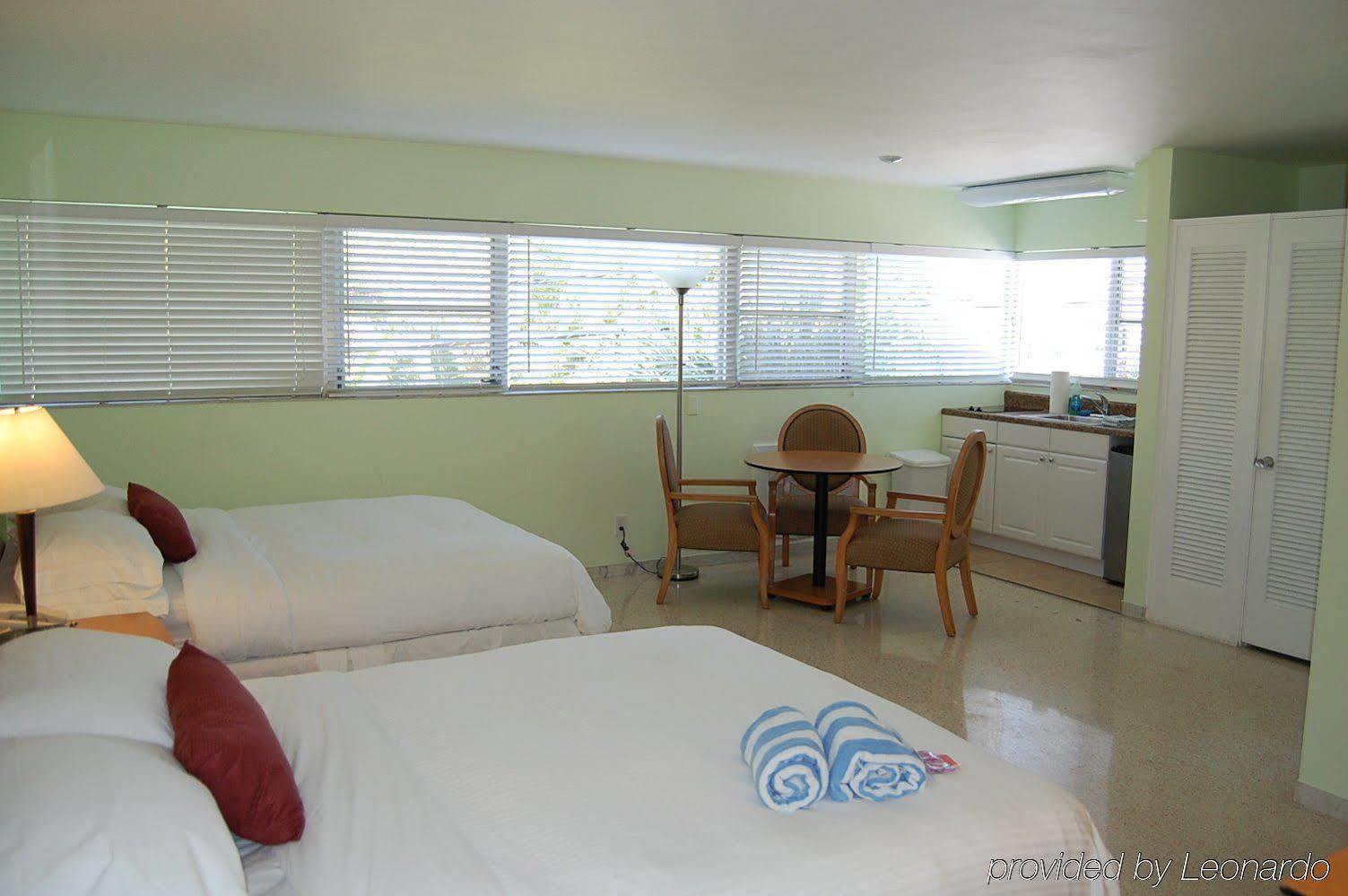Alcazar Resort- Gay Mens