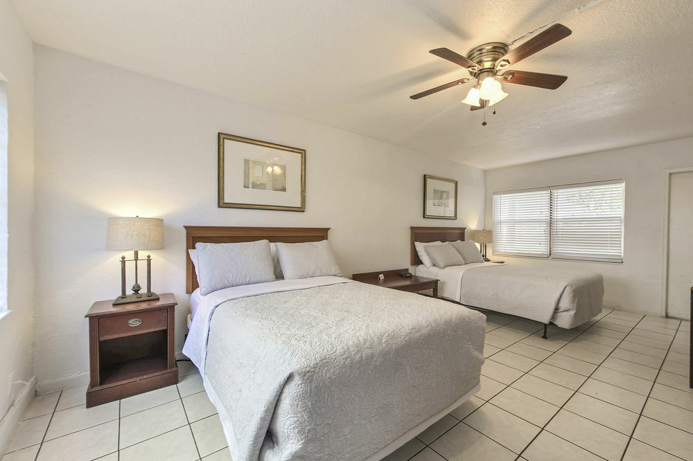 Sea Plaza Motel 2*