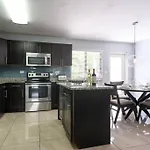 Paradise Home 3 Bedroom With Heated Pool Close To Beach