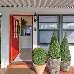 Oasis Hotel